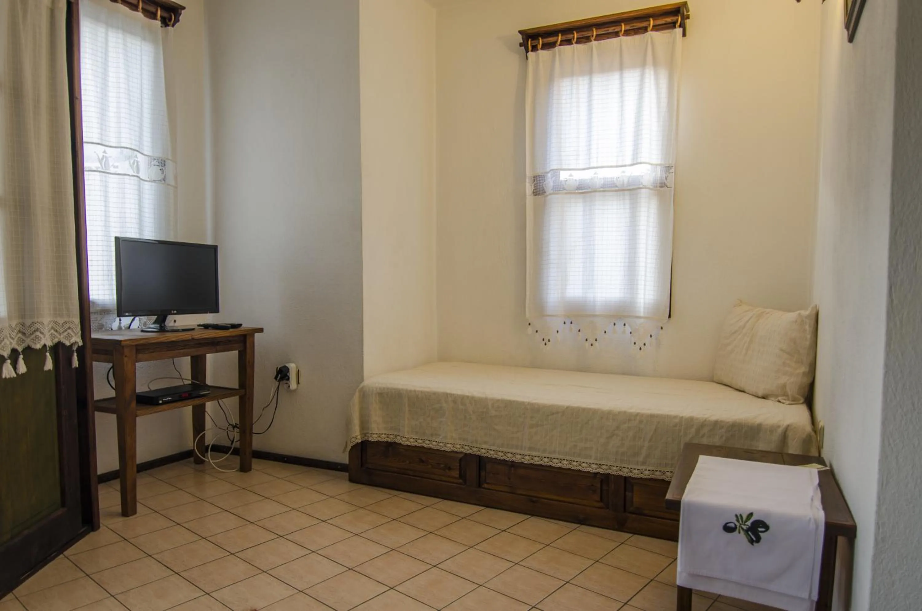 Shower, Bed in Olive Garden Apart Hotel