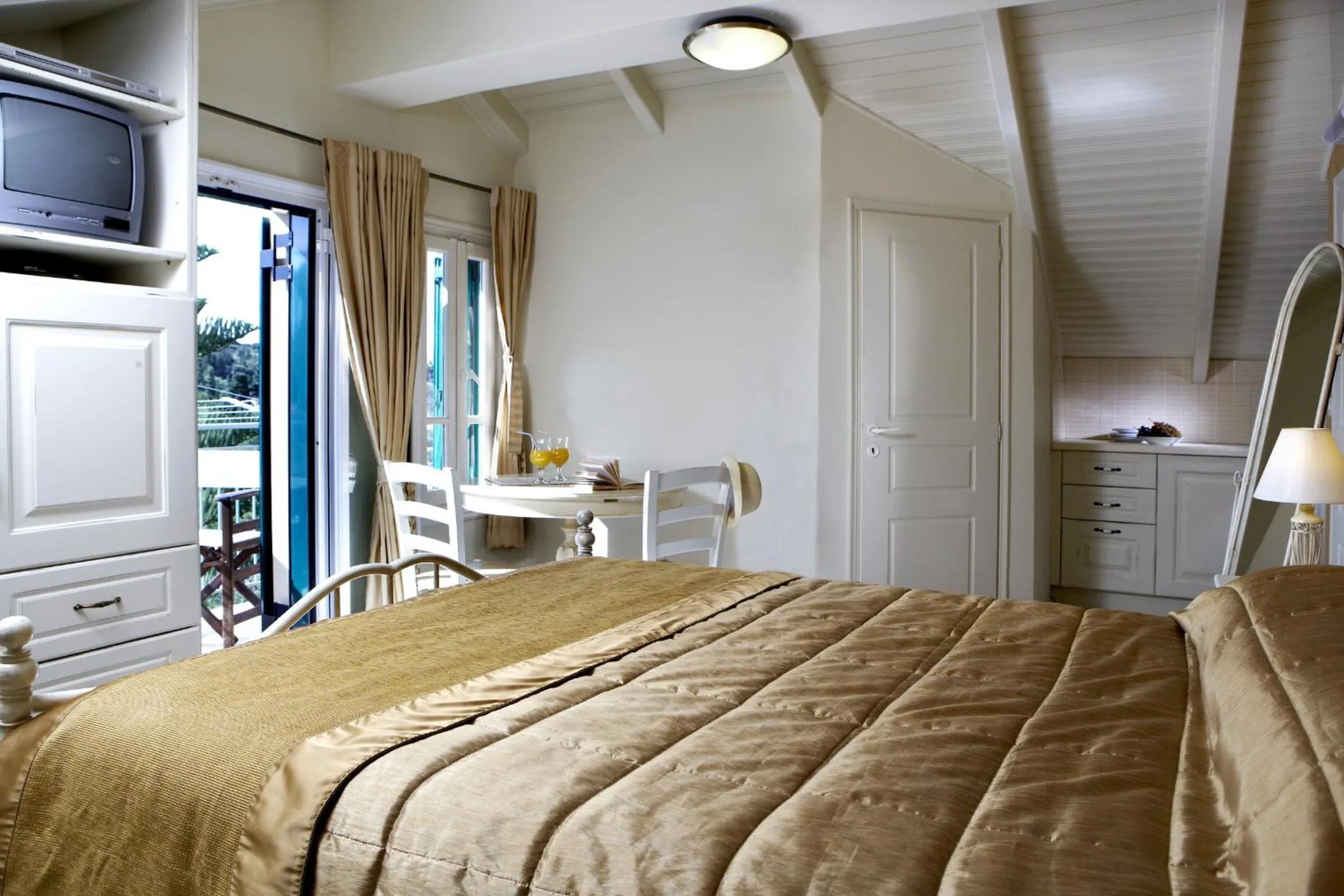 Photo of the whole room, Bed in Dafnoudi Hotel Apartments