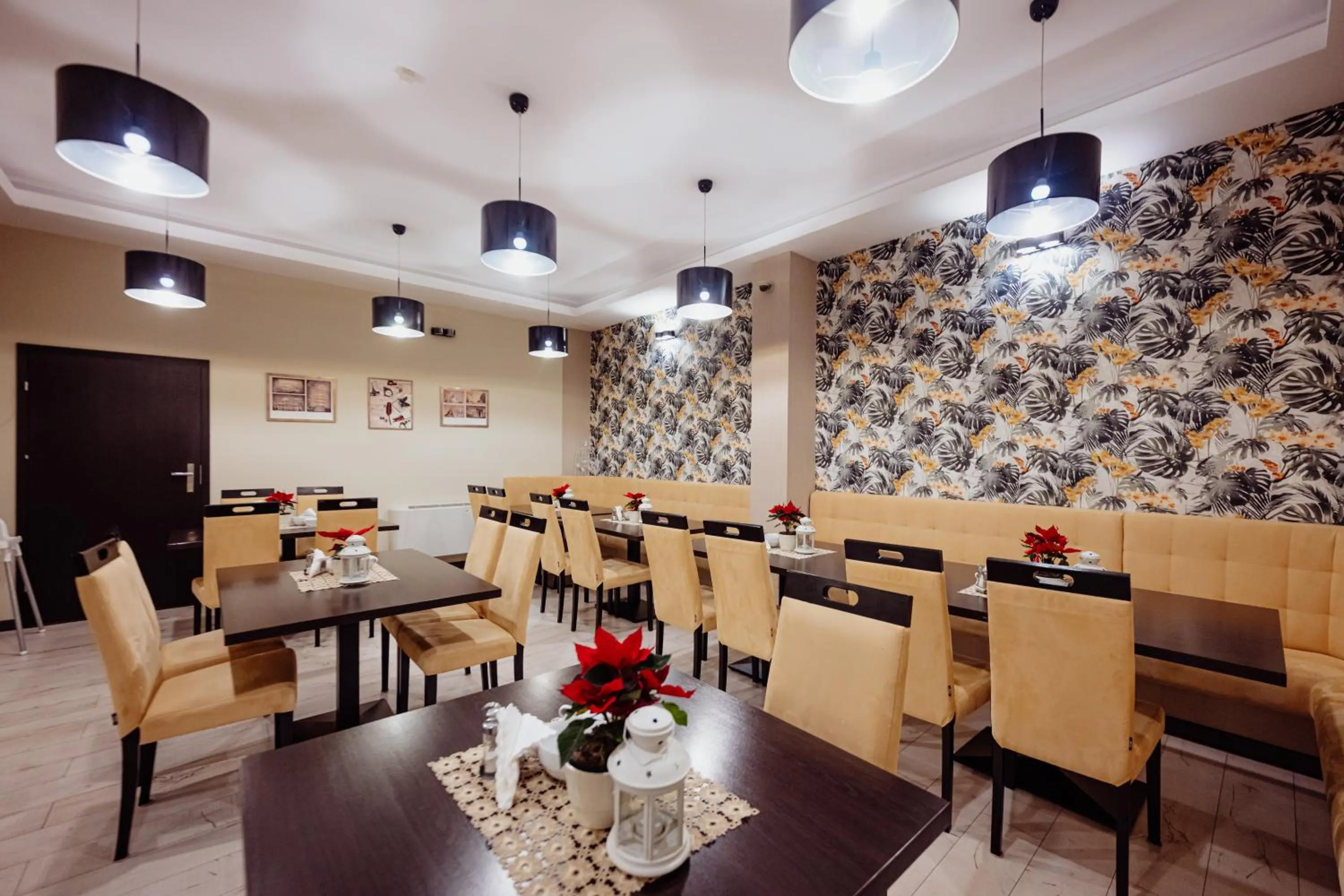 Dining area in WILLA PETRUS - CENTRUM BALKONY WINDA ŚNIADANIA RELAKS I WYGODa