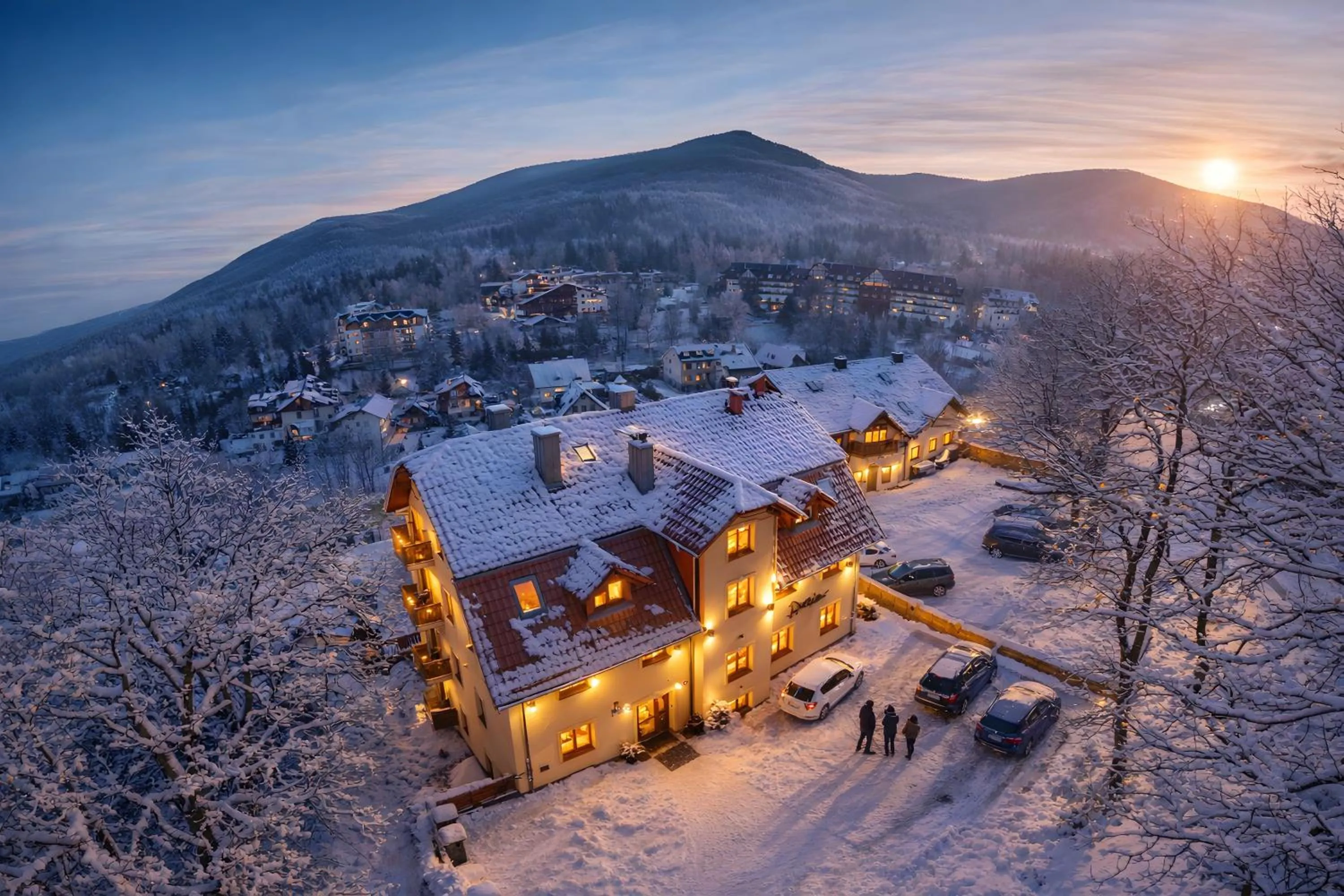 Property building in WILLA PETRUS - CENTRUM BALKONY WINDA ŚNIADANIA RELAKS I WYGODa