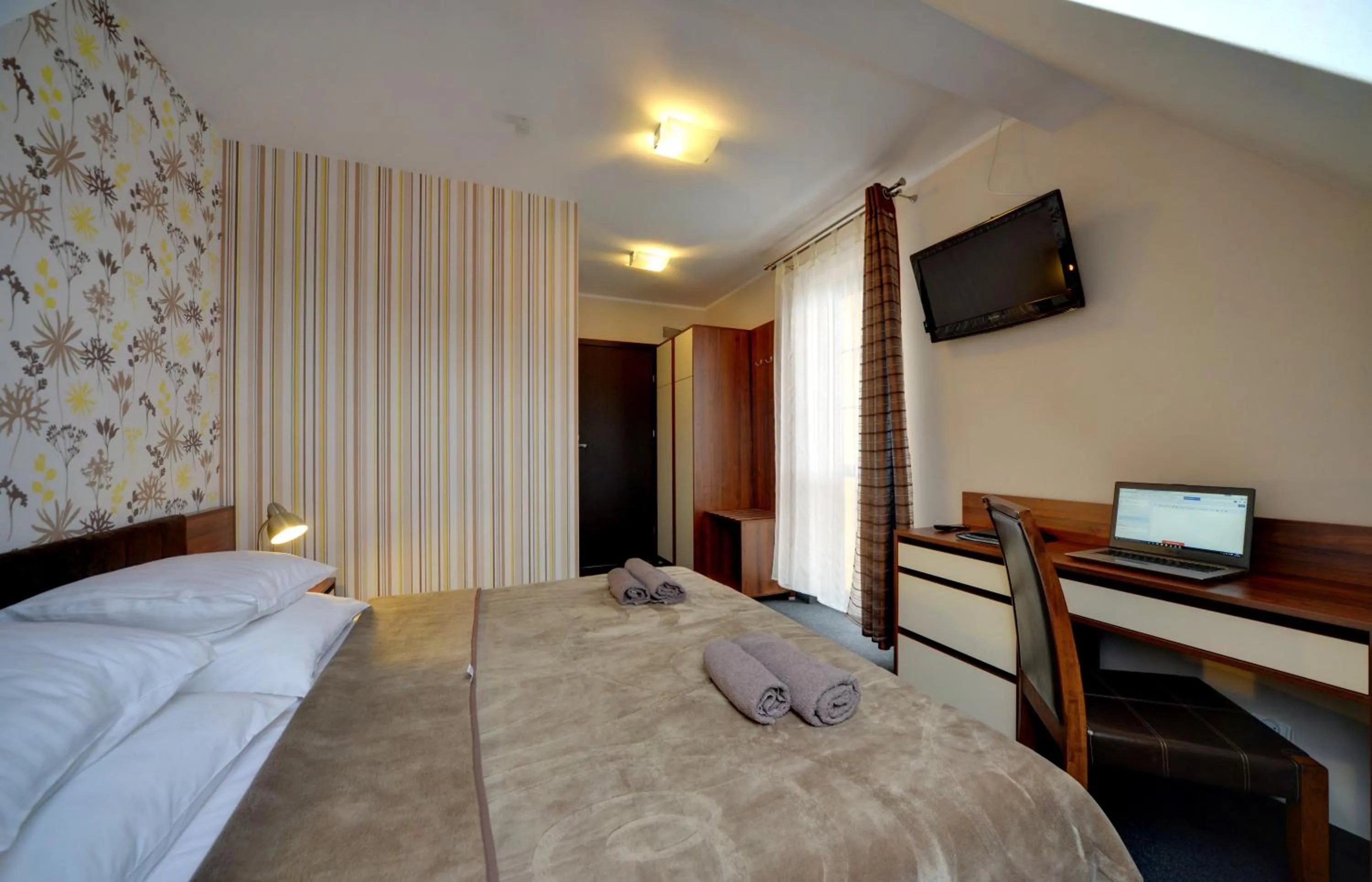 Photo of the whole room, Bed in WILLA PETRUS - CENTRUM BALKONY WINDA ŚNIADANIA RELAKS I WYGODa