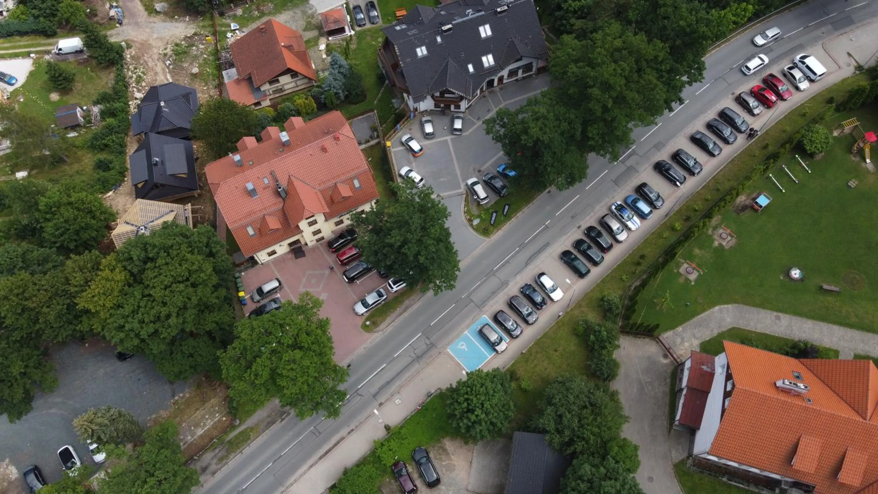Parking in WILLA PETRUS - CENTRUM BALKONY WINDA ŚNIADANIA RELAKS I WYGODa