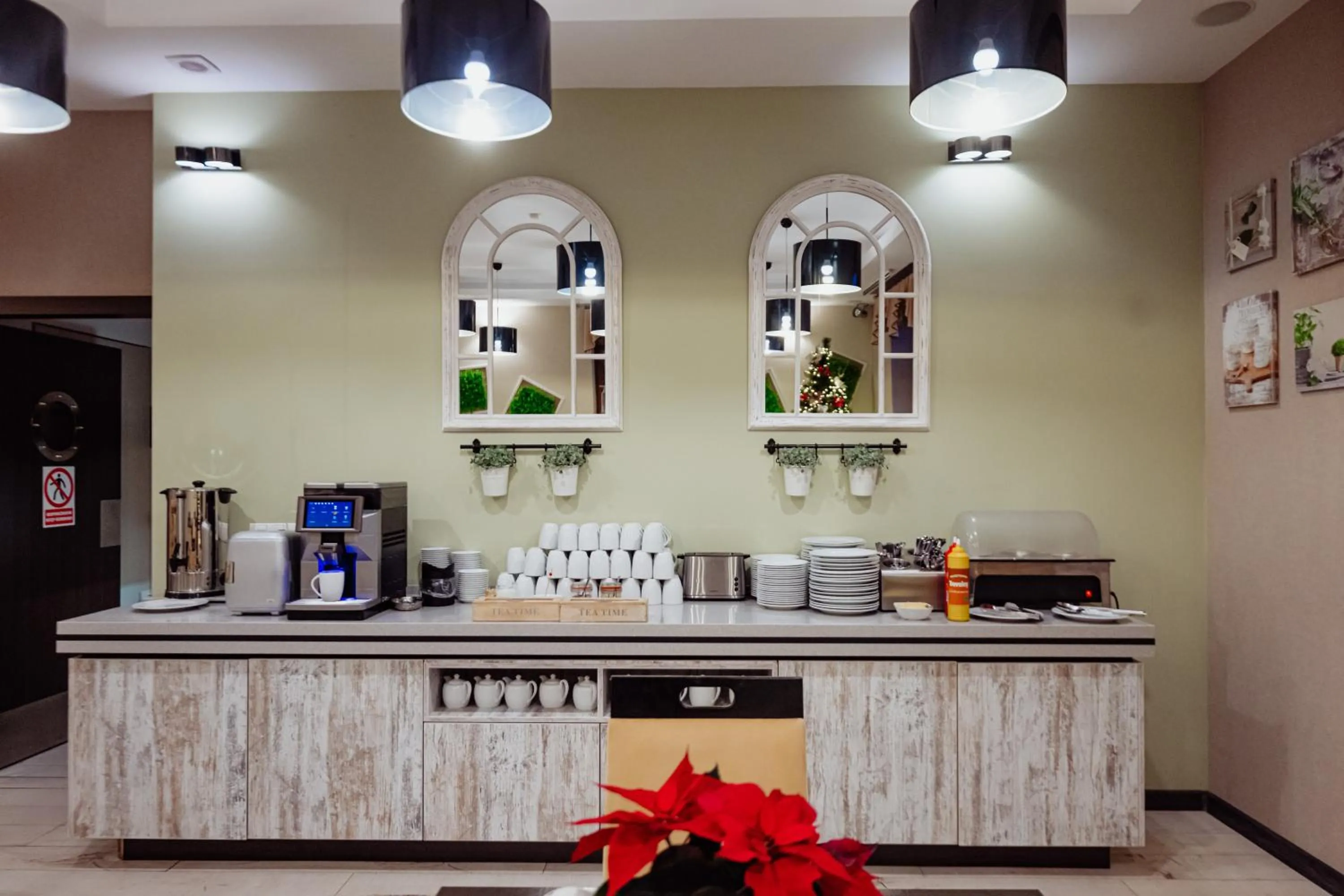 Food and drinks in WILLA PETRUS - CENTRUM BALKONY WINDA ŚNIADANIA RELAKS I WYGODa