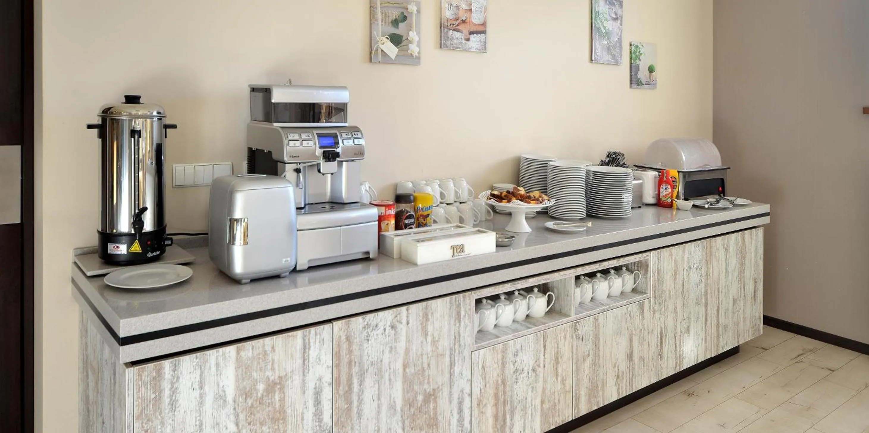 Food and drinks in WILLA PETRUS - CENTRUM BALKONY WINDA ŚNIADANIA RELAKS I WYGODa