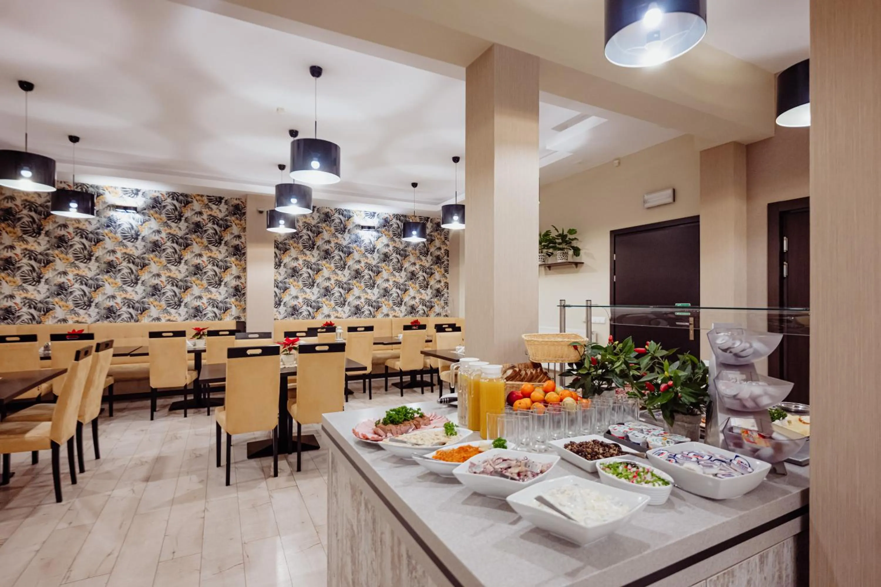 Buffet breakfast in WILLA PETRUS - CENTRUM BALKONY WINDA ŚNIADANIA RELAKS I WYGODa