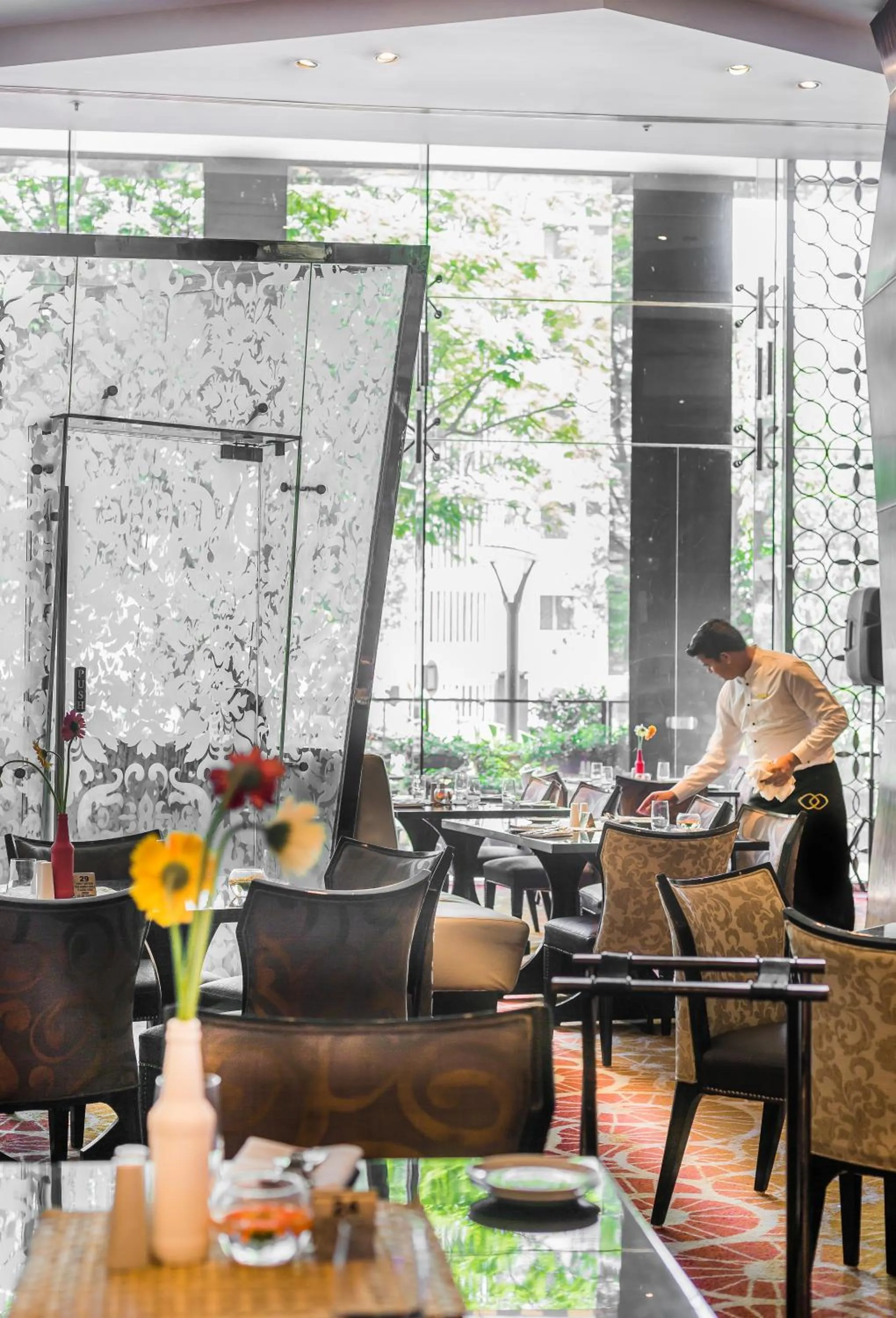 Restaurant/places to eat in Sofitel Mumbai BKC