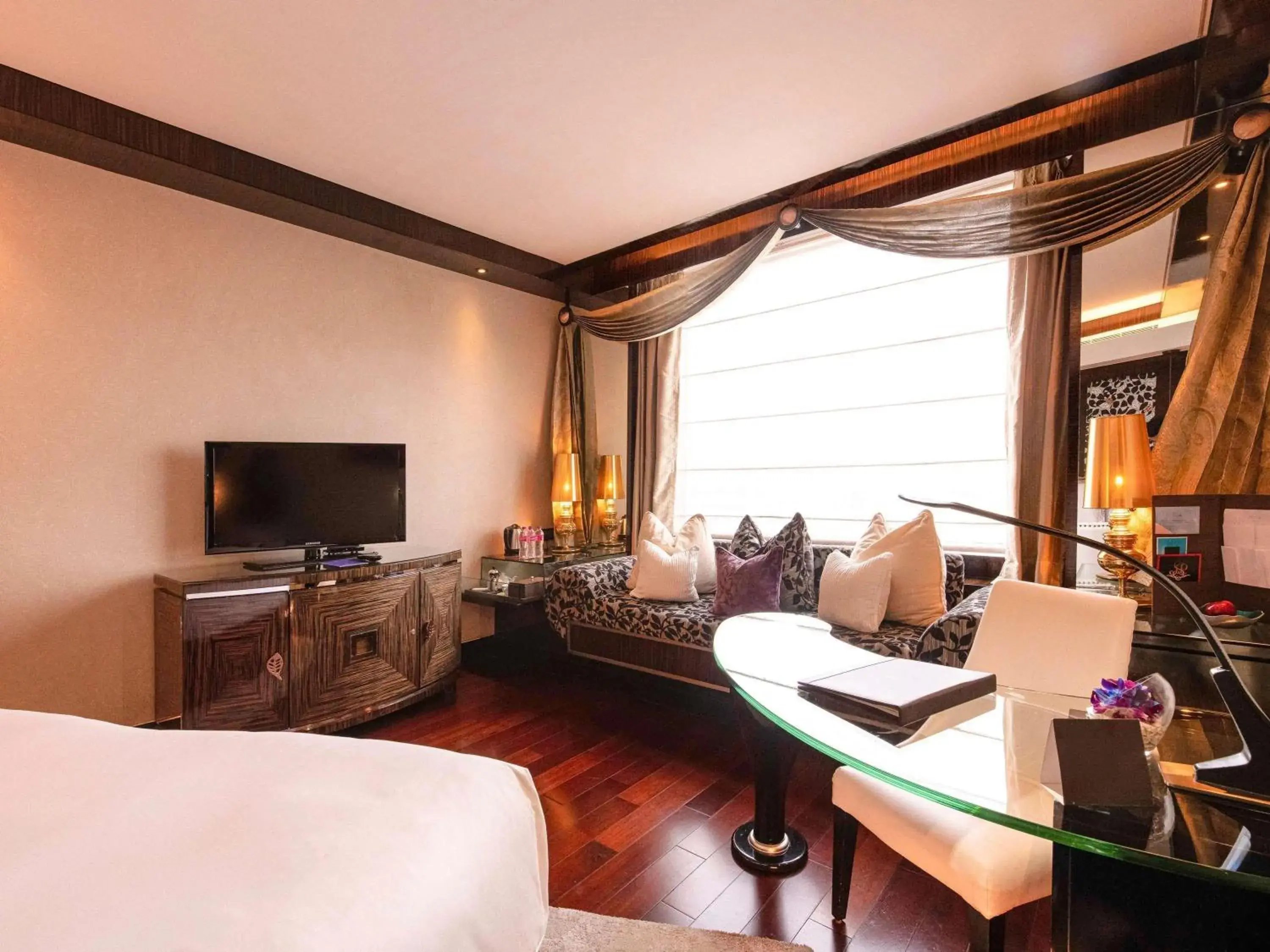 Luxury King Room with 20% discount off on Food and Beverage in Sofitel Mumbai BKC Luxury King Room with 20% discount off on Food and Beverage in Sofitel Mumbai BKC