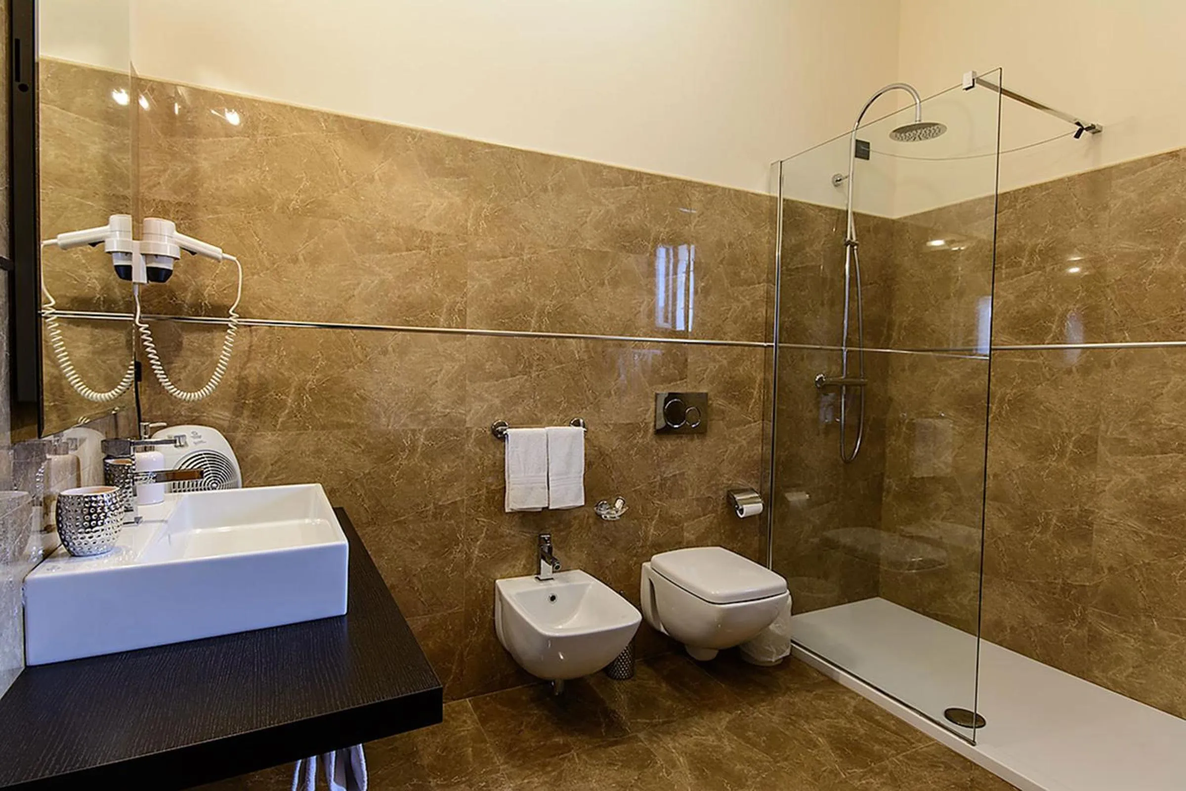 Bathroom in Hotel Del Corso