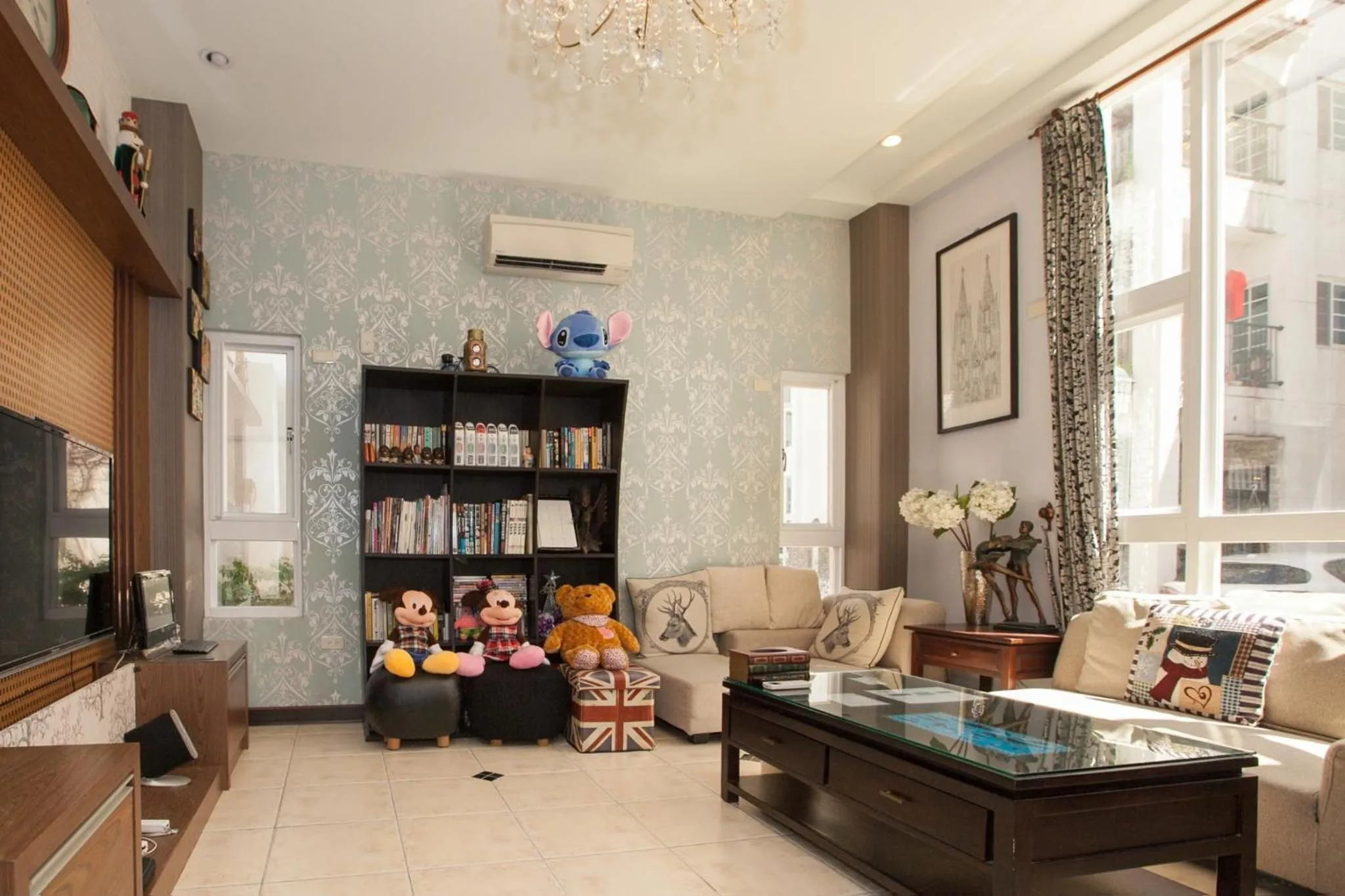 Seating area in White Cotton Candy Homestay