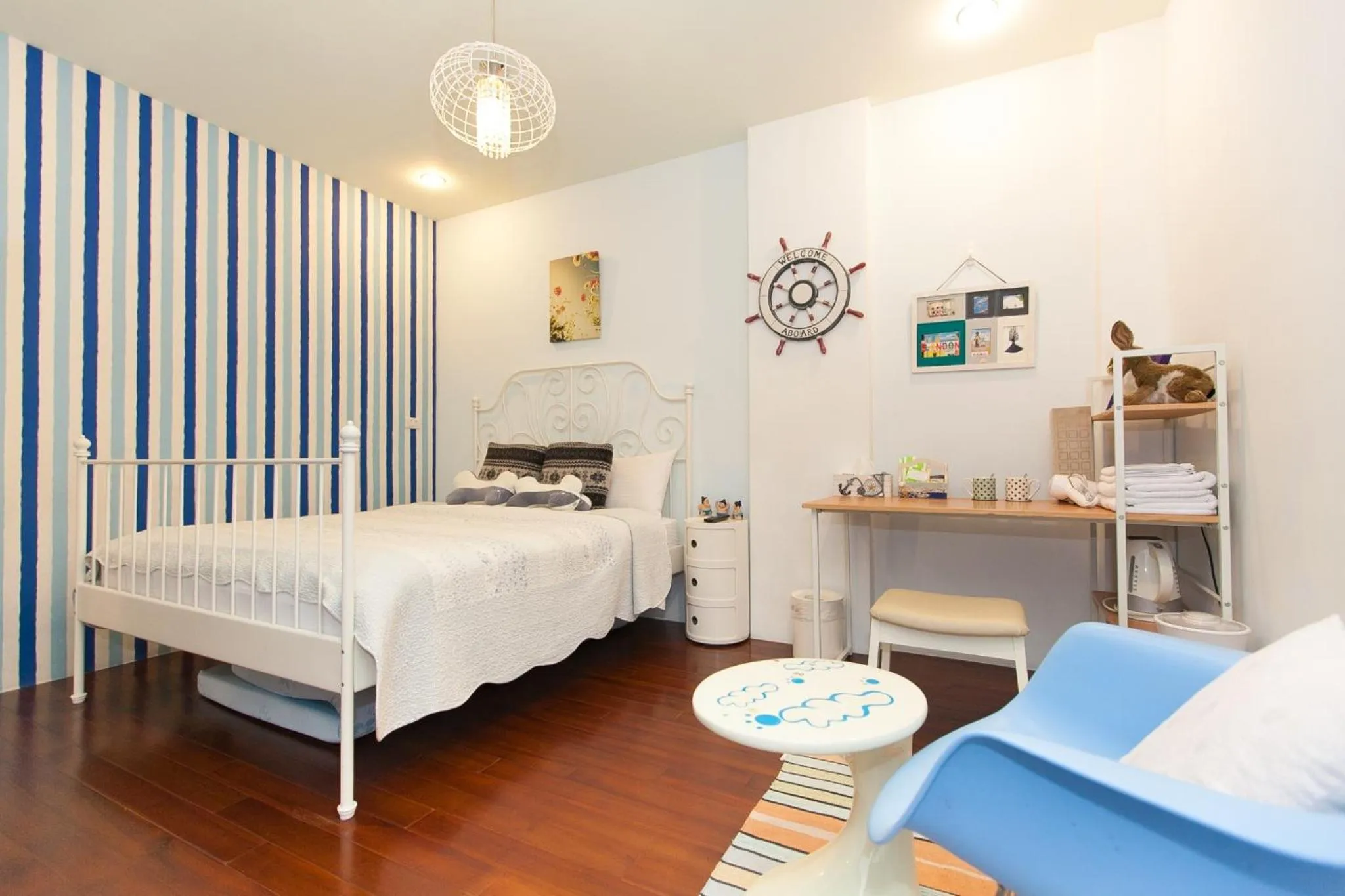 Photo of the whole room, Bed in White Cotton Candy Homestay