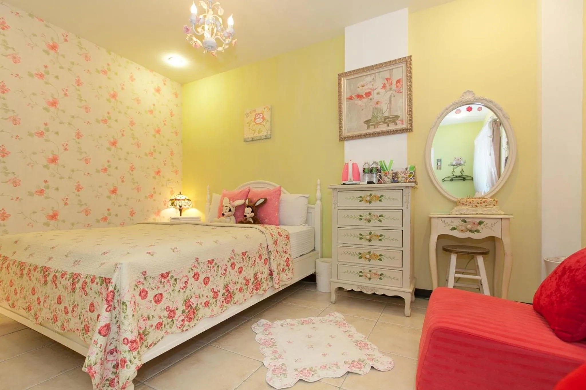 Bed in White Cotton Candy Homestay