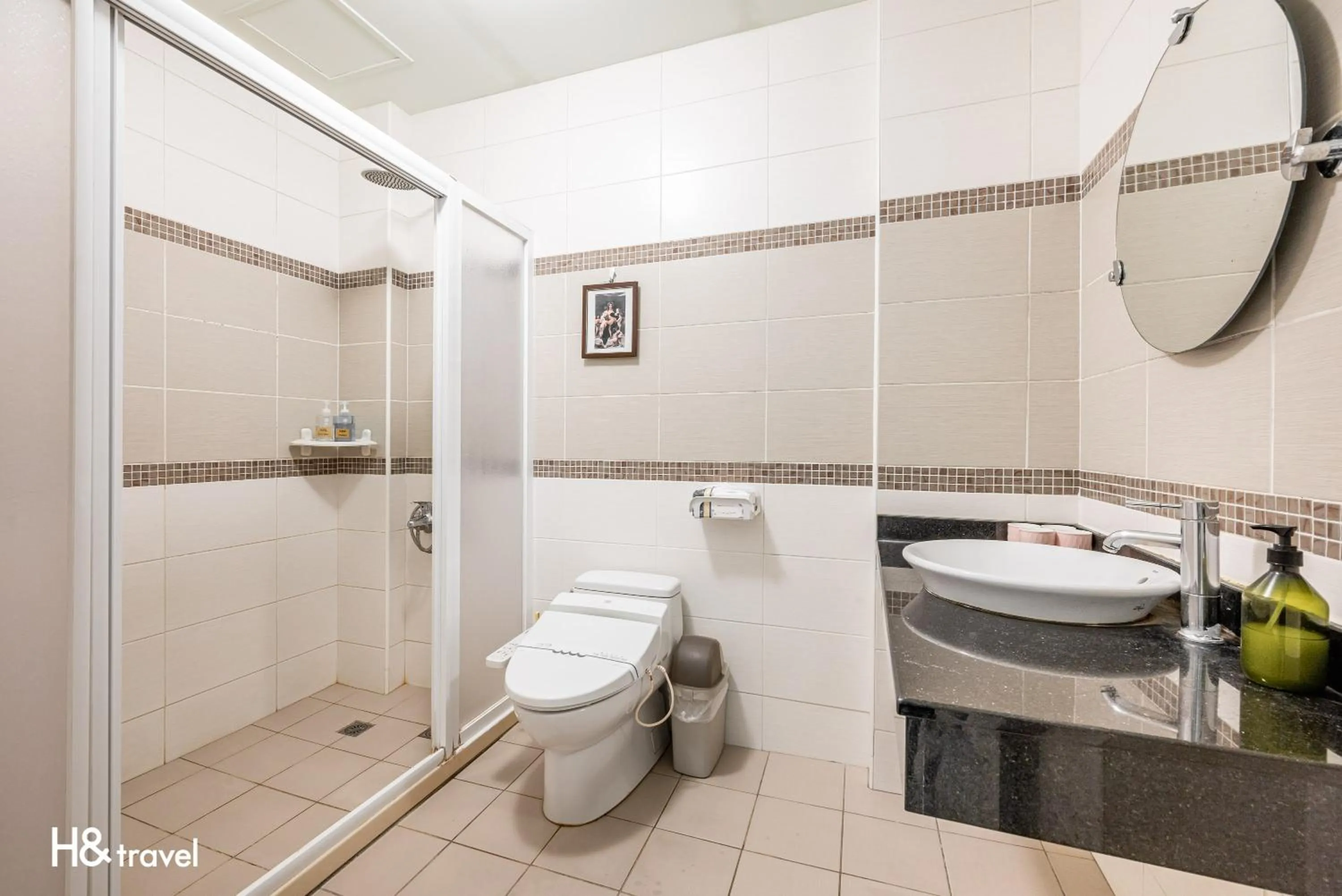 Bathroom in White Cotton Candy Homestay