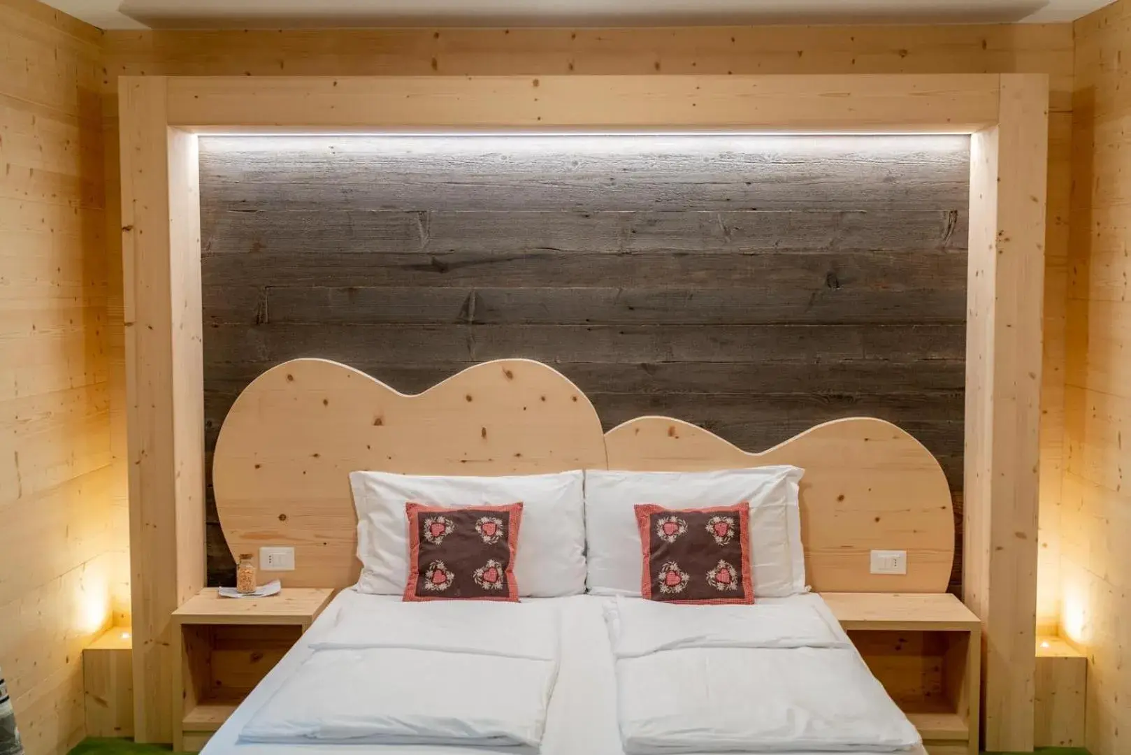 Family Room in Al Sole Mountain Chic Family Room in Al Sole Mountain Chic