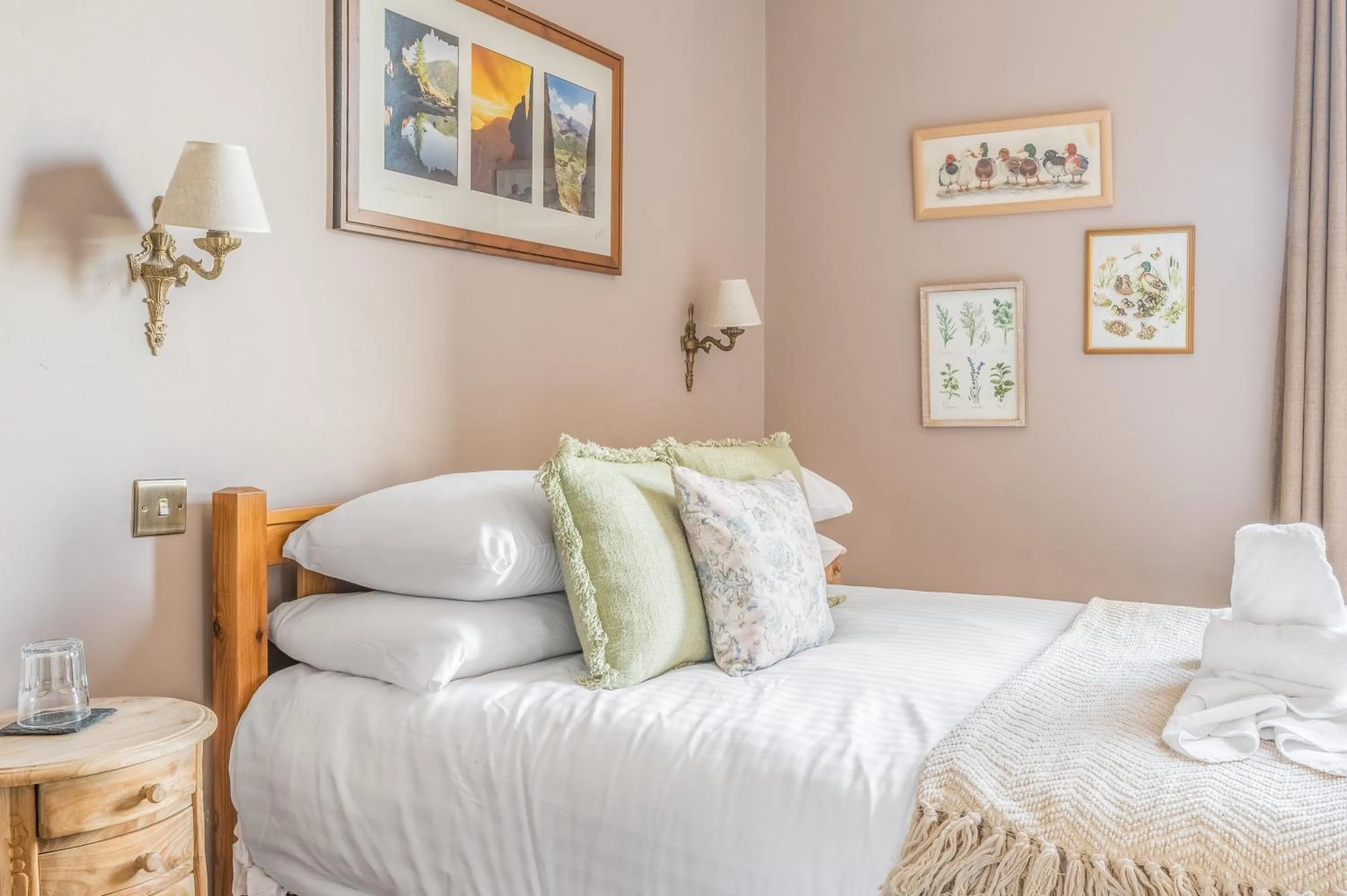 Bed in The Mortal Man Inn