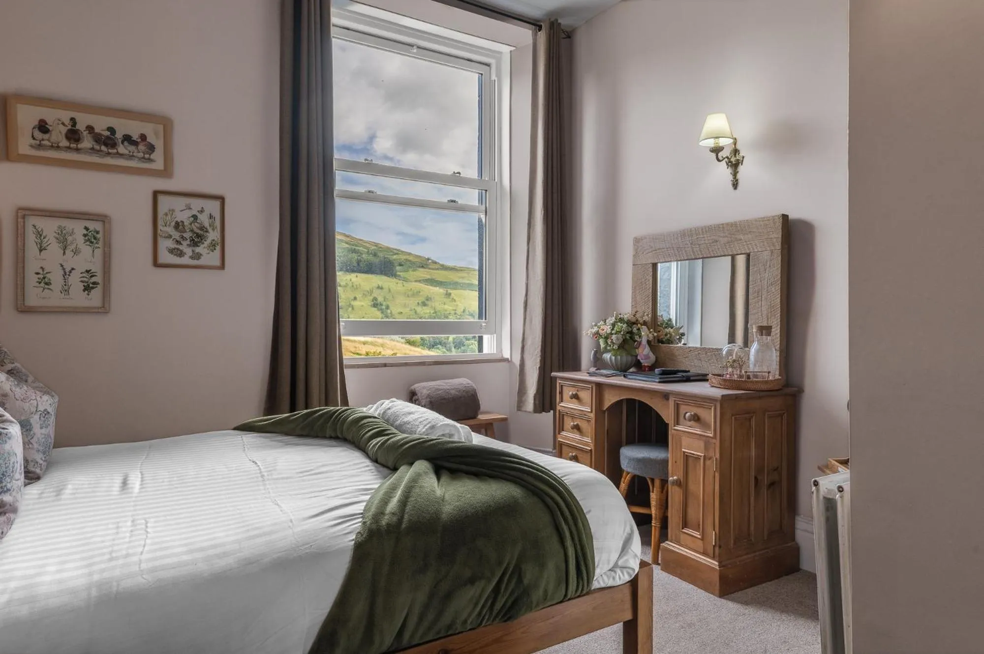 Bed in The Mortal Man Inn