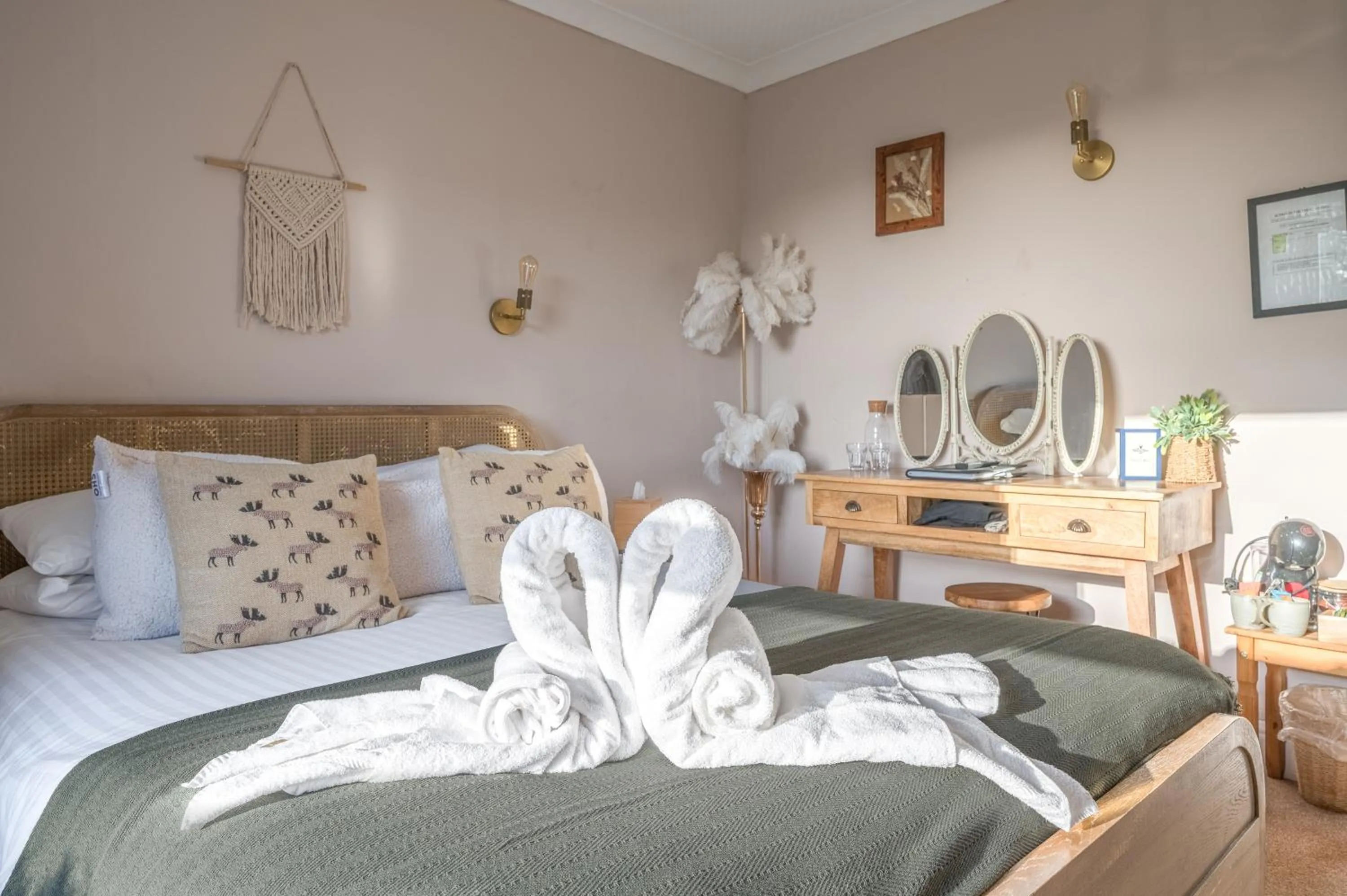 Bed in The Mortal Man Inn