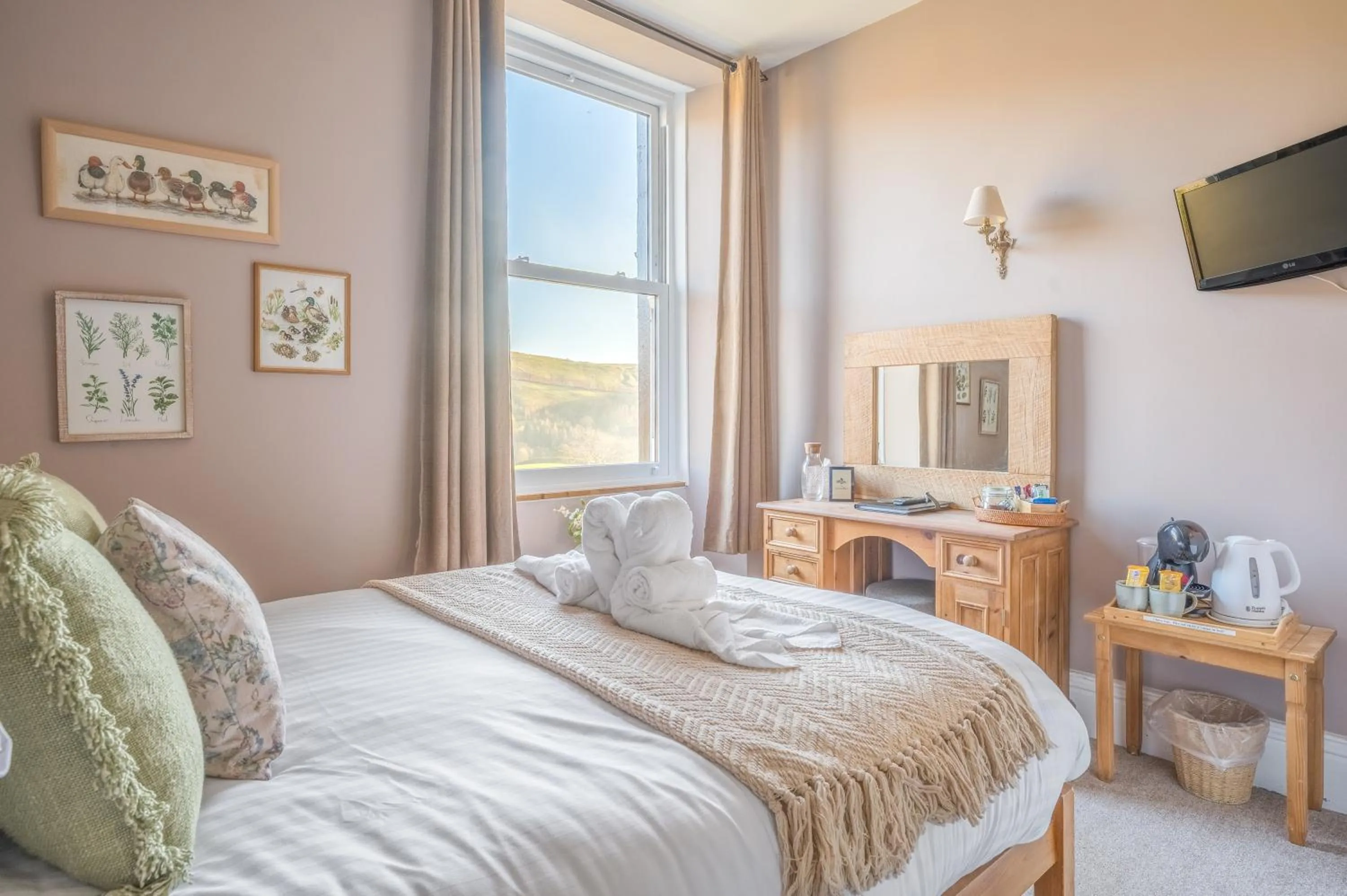 Bed in The Mortal Man Inn