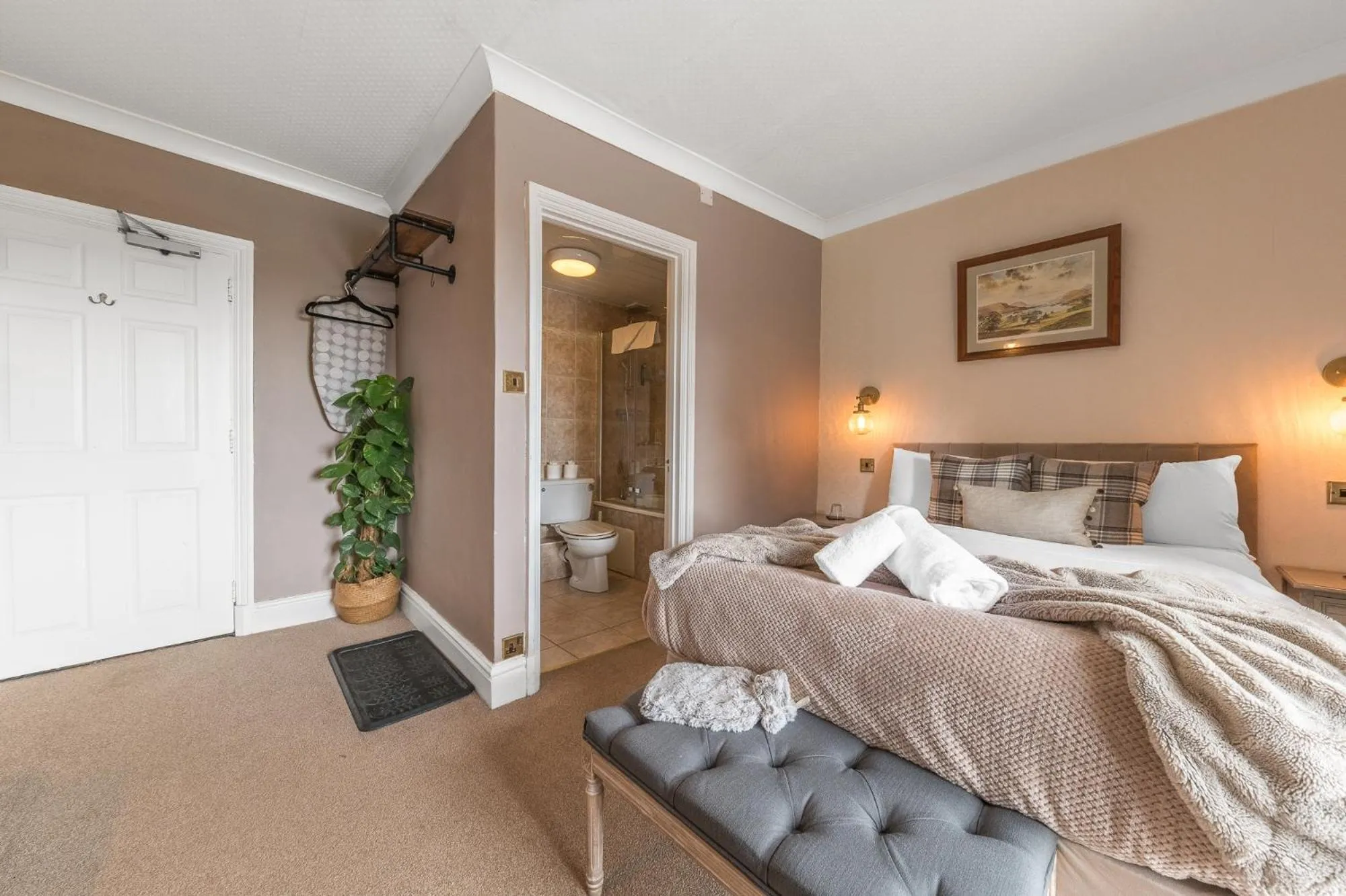 Bed in The Mortal Man Inn