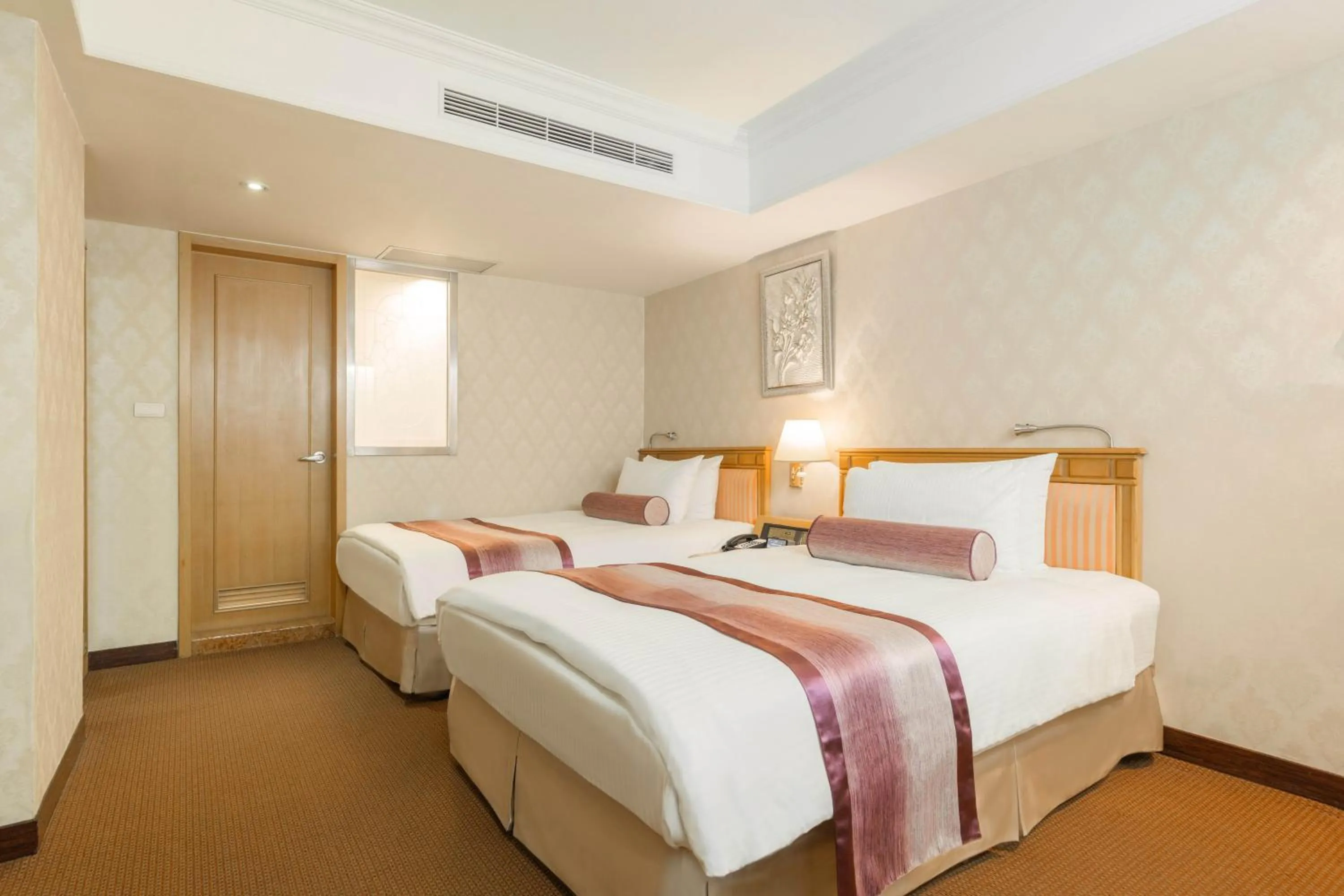 Photo of the whole room, Bed in Cosmos Hotel Taipei