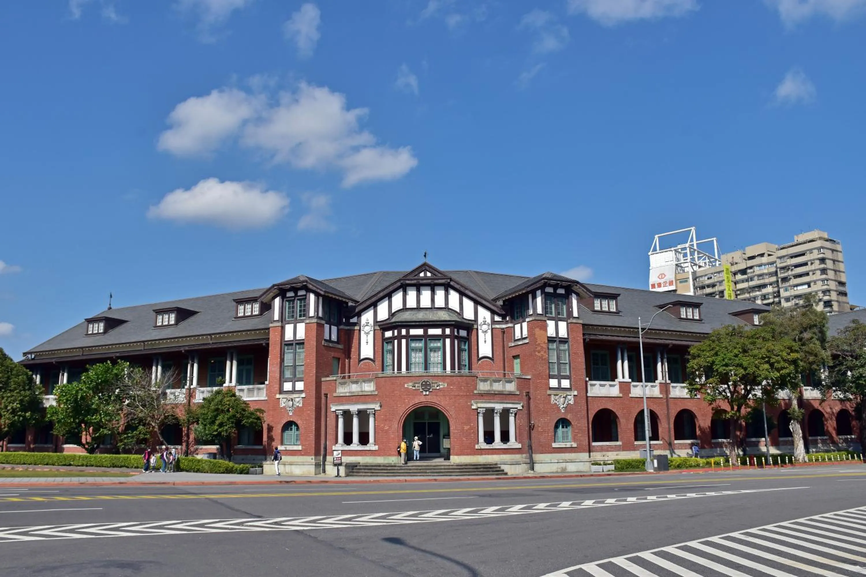 Nearby landmark in Cosmos Hotel Taipei