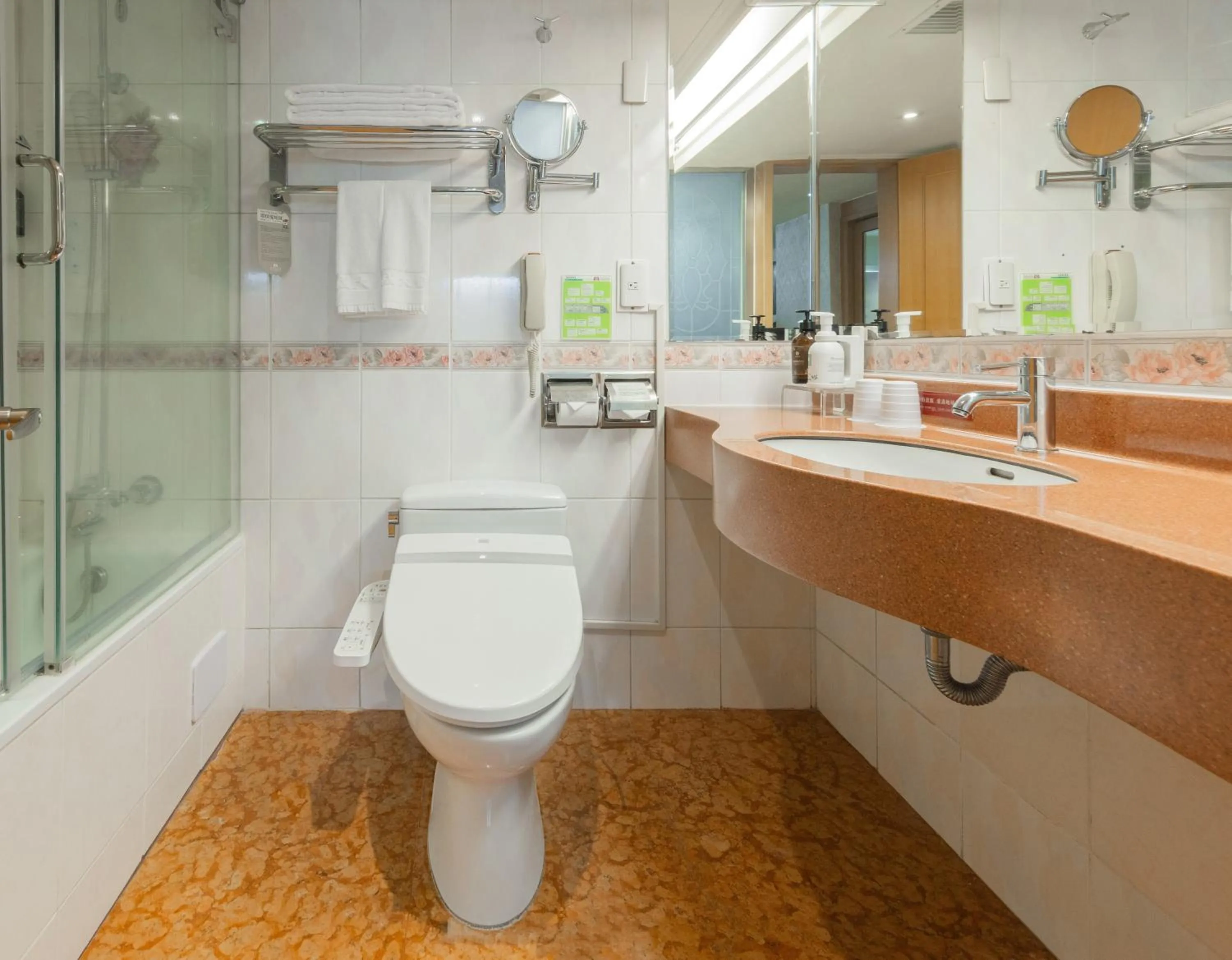 Bath in Cosmos Hotel Taipei