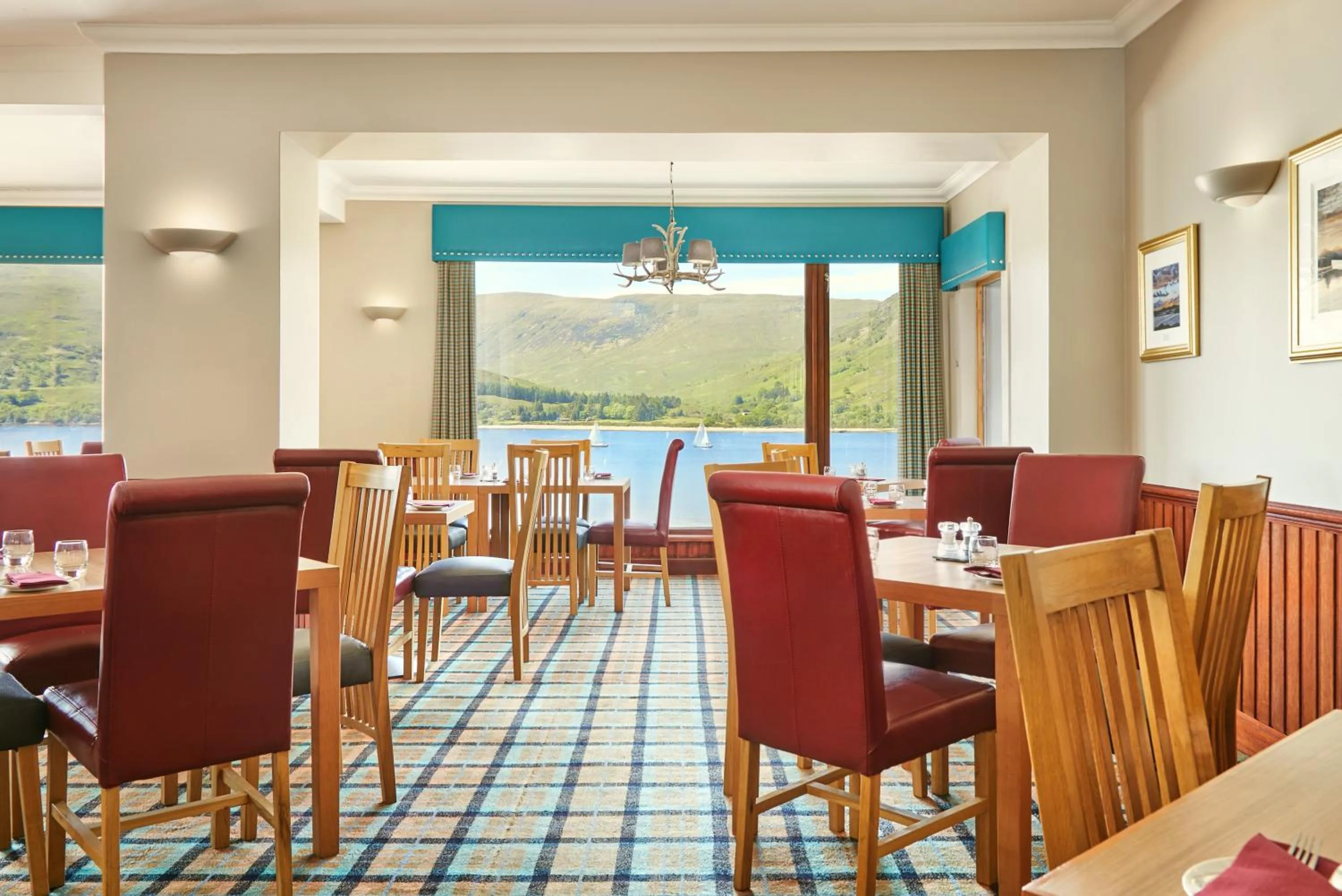 Restaurant/places to eat in Clan Macduff Hotel