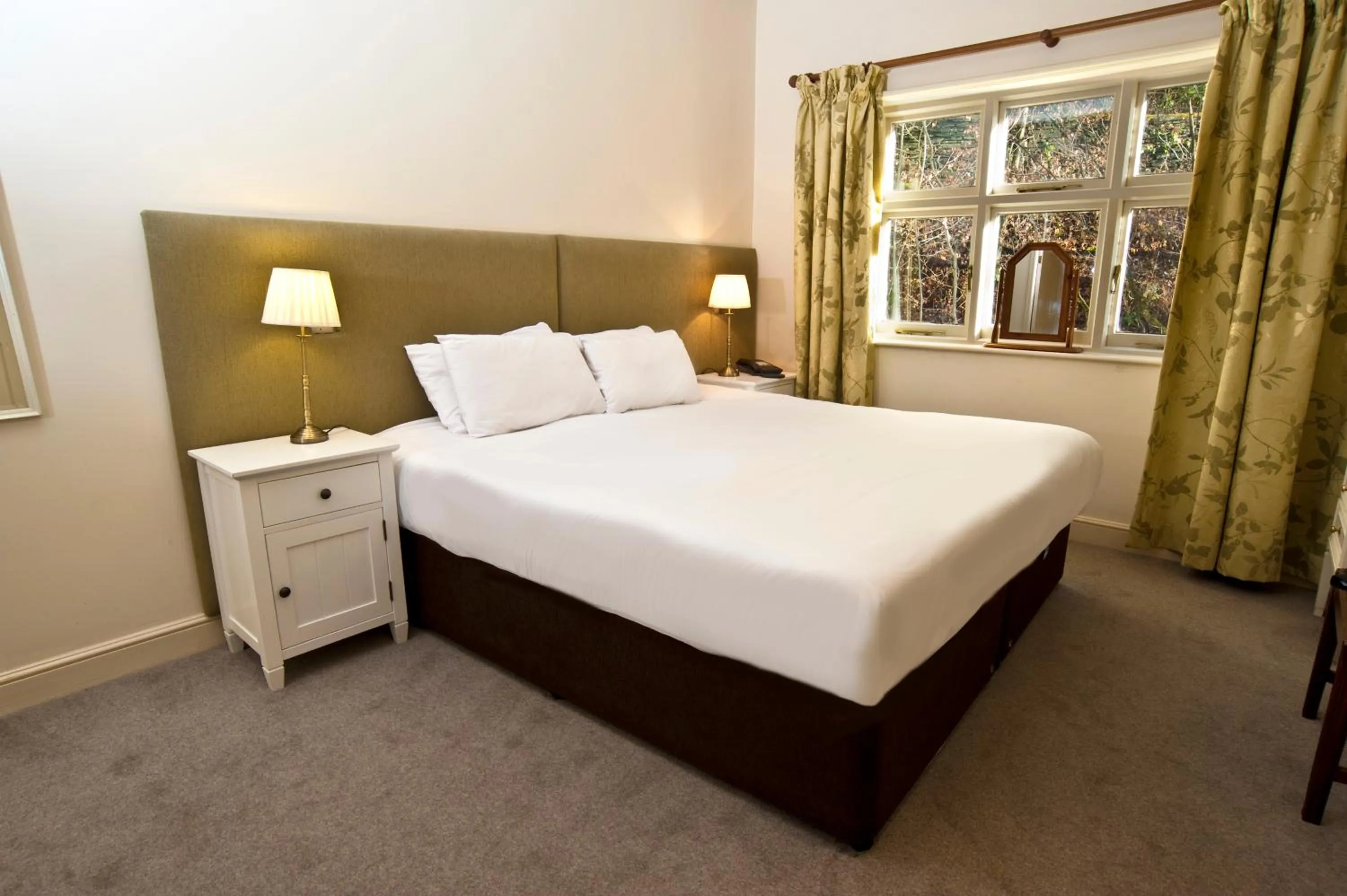 Photo of the whole room, Bed in The Cuckoo Brow Inn