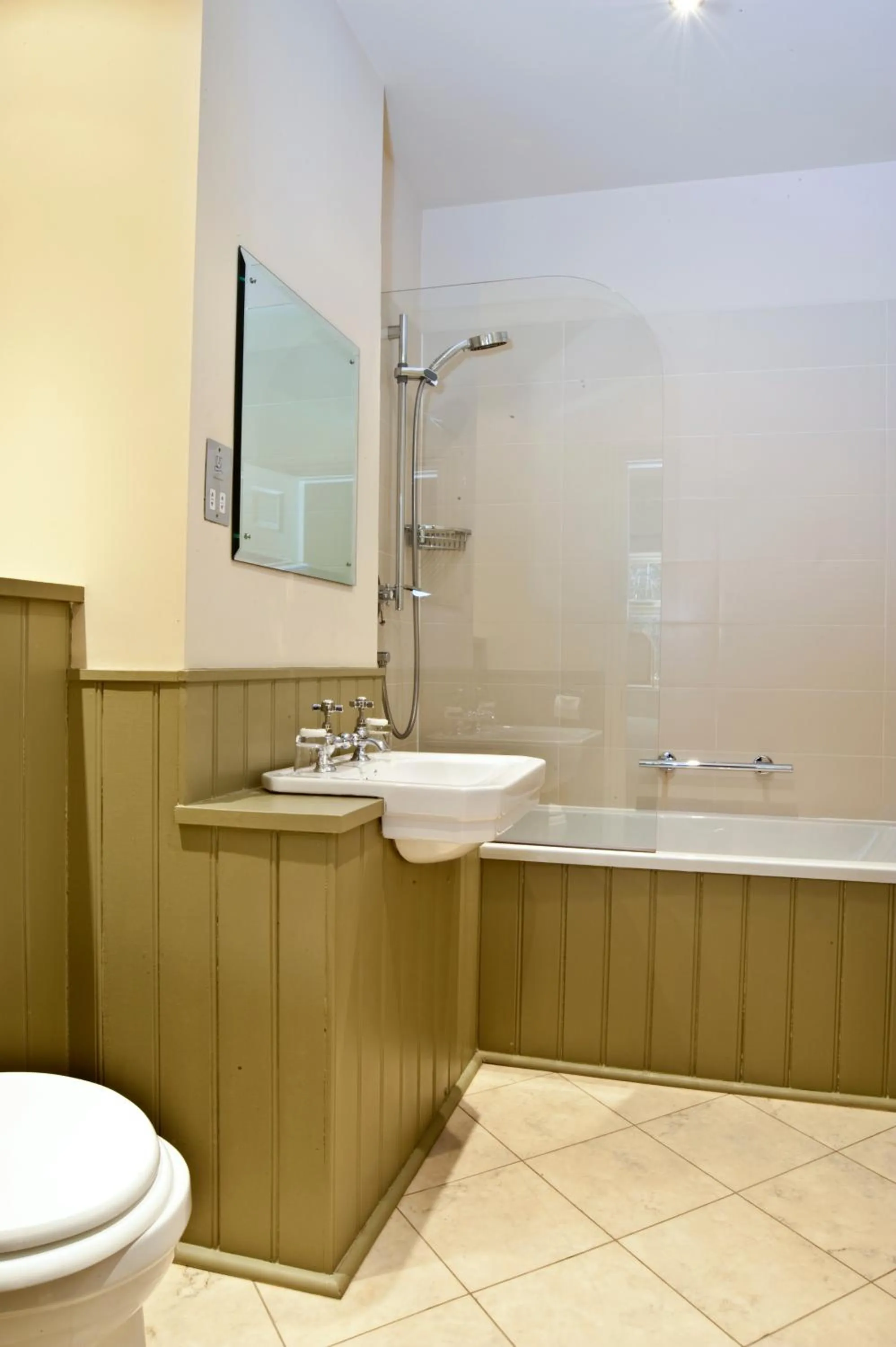 Bathroom in The Cuckoo Brow Inn