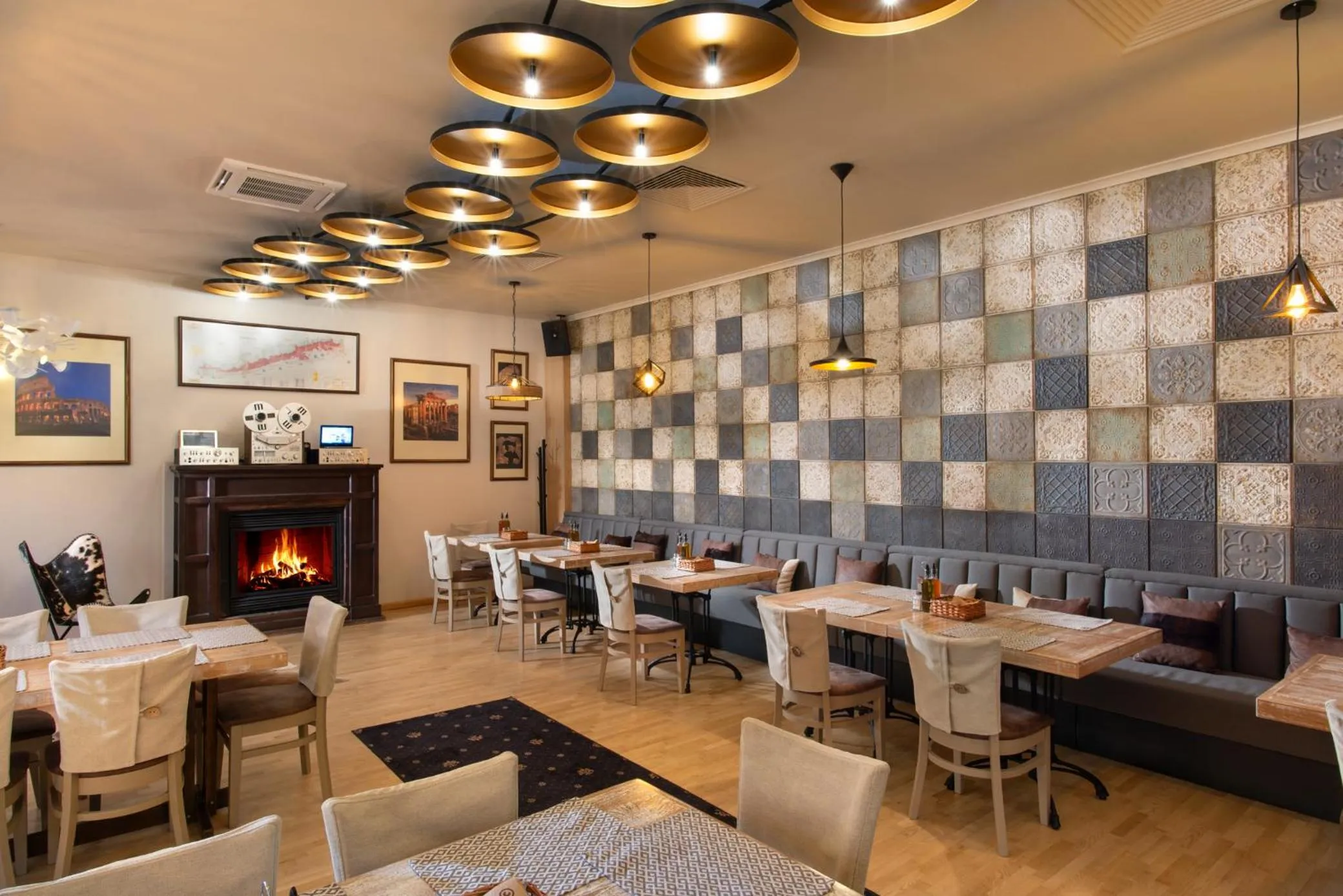 Restaurant/places to eat in Antique Forum Hotel "Self Check-in" Stara Zagora