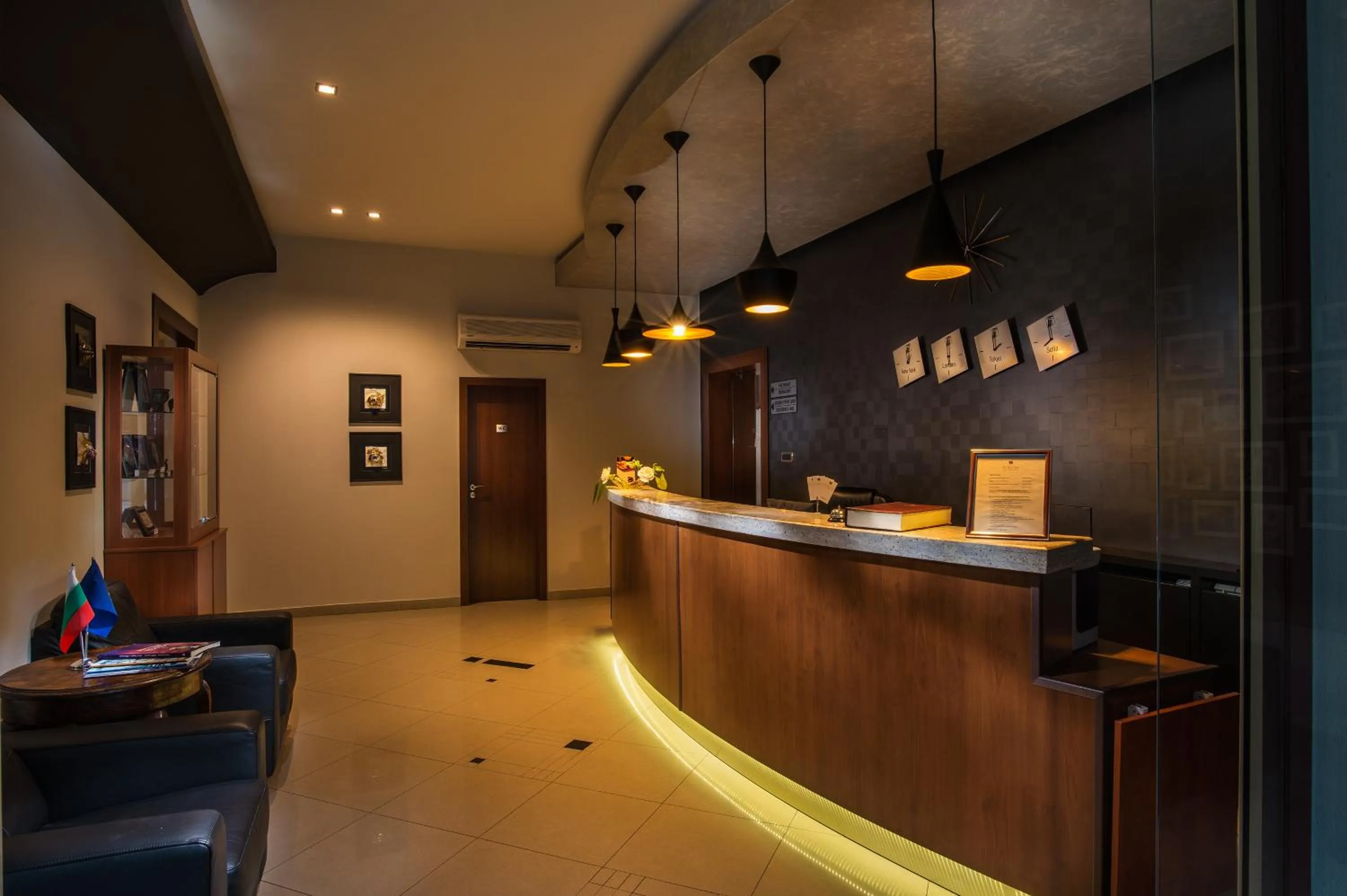 Lobby or reception in Antique Forum Hotel "Self Check-in" Stara Zagora