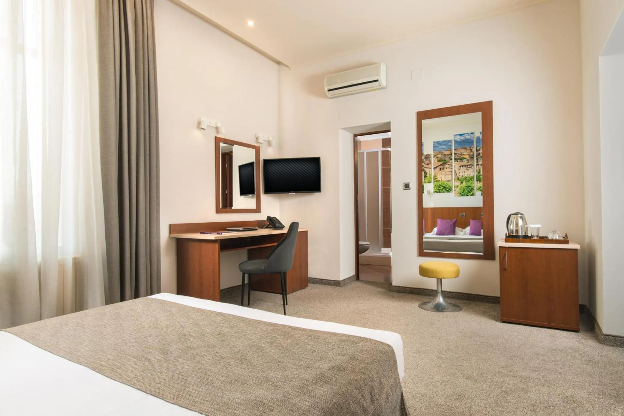 Bed in Antique Forum Hotel "Self Check-in" Stara Zagora