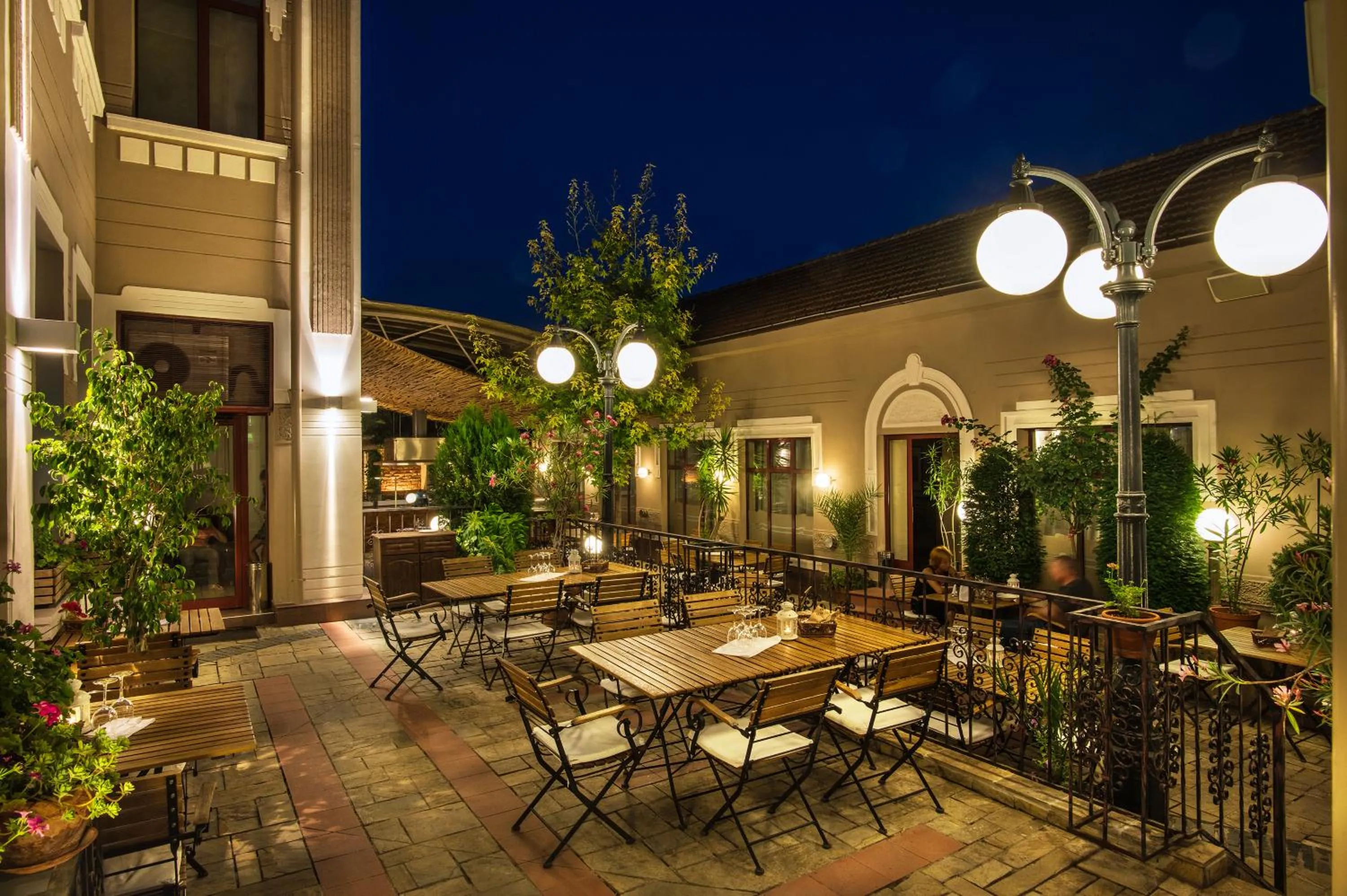 Garden in Antique Forum Hotel "Self Check-in" Stara Zagora