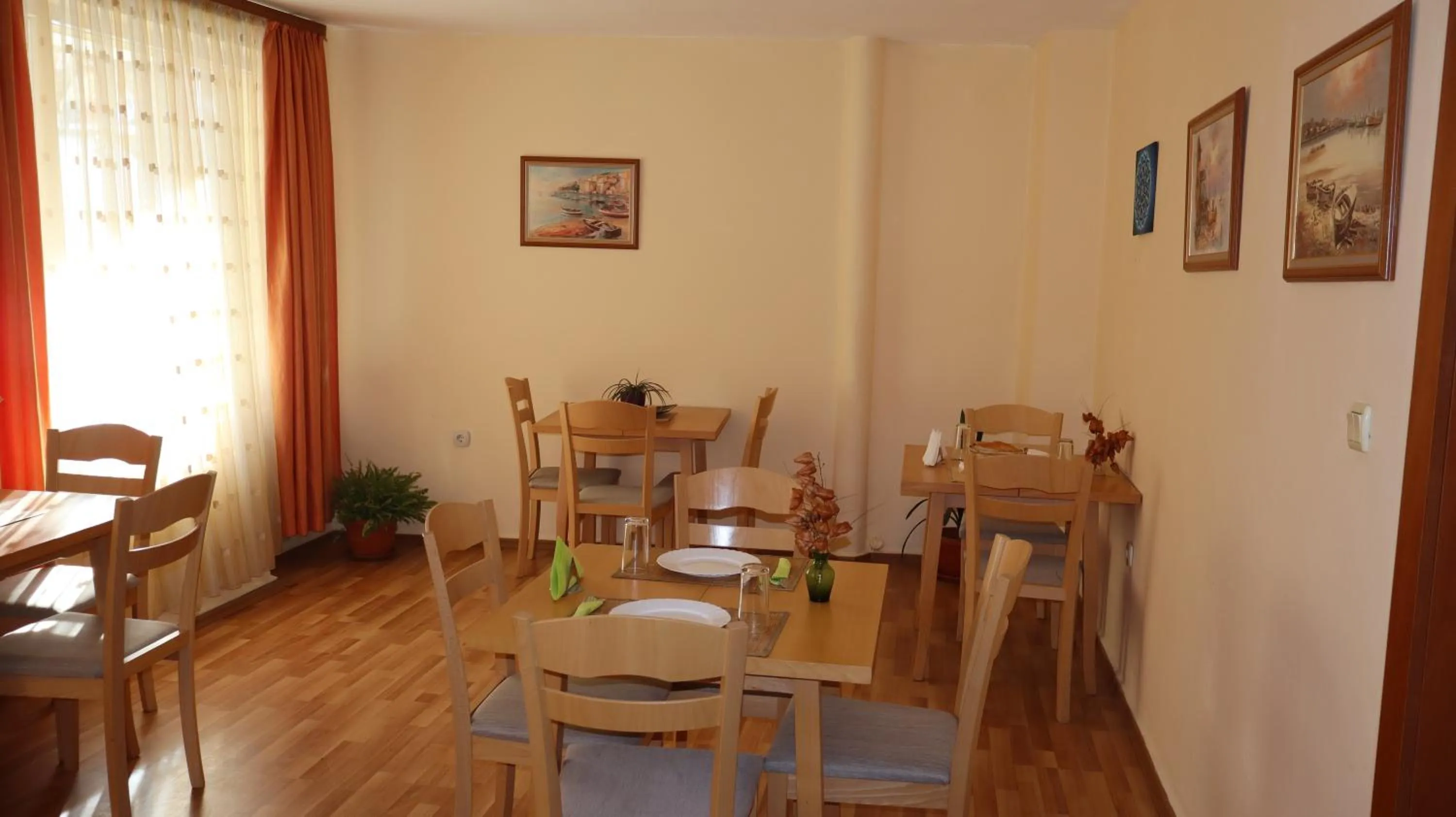 Dining area in Hotel Palitra