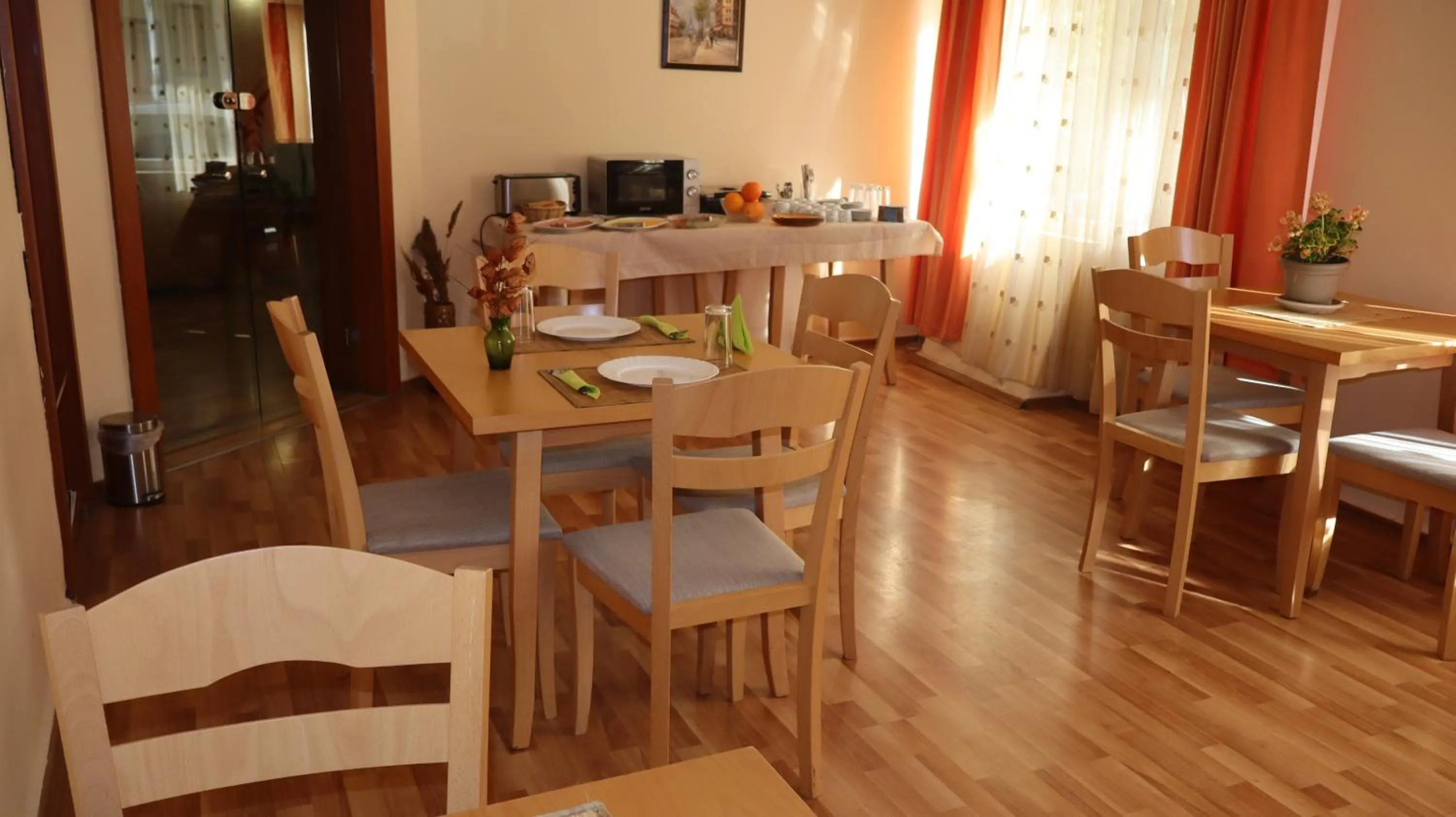 Dining area in Hotel Palitra