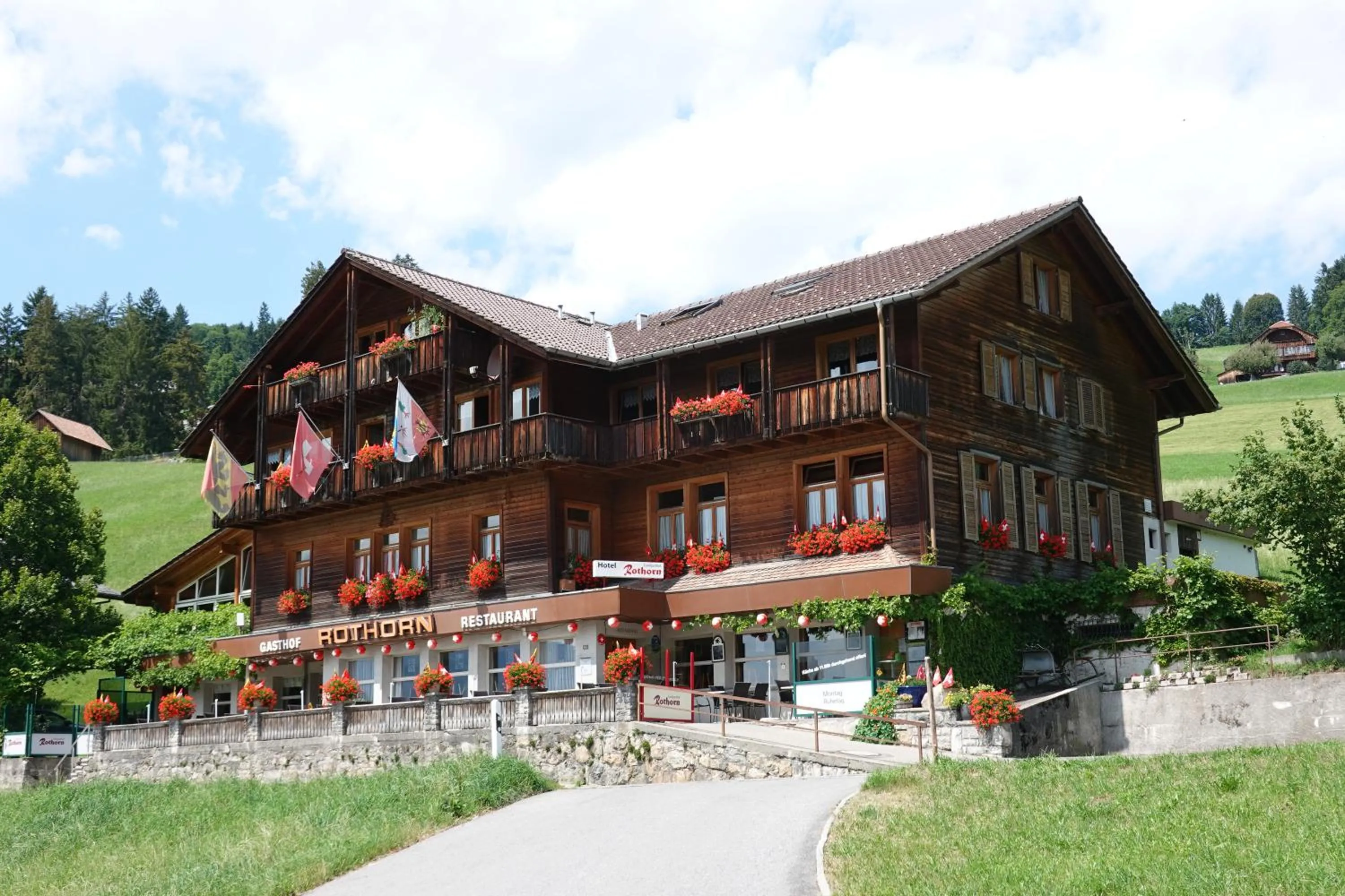 Property building in Hotel Rothorn Vintage-Style