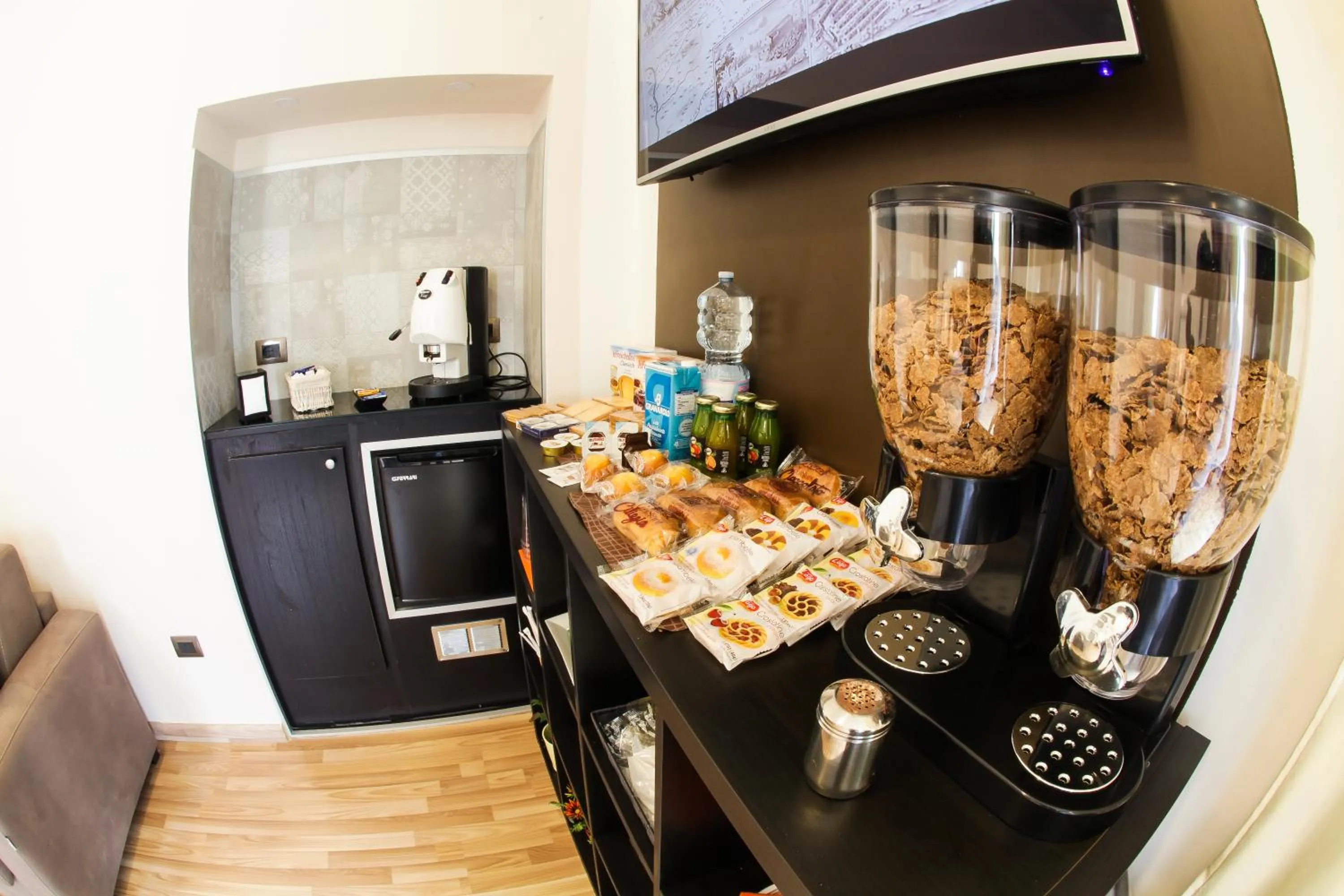 Coffee/tea facilities in REGGIA & DINTORNI ROOMS A CASERTA