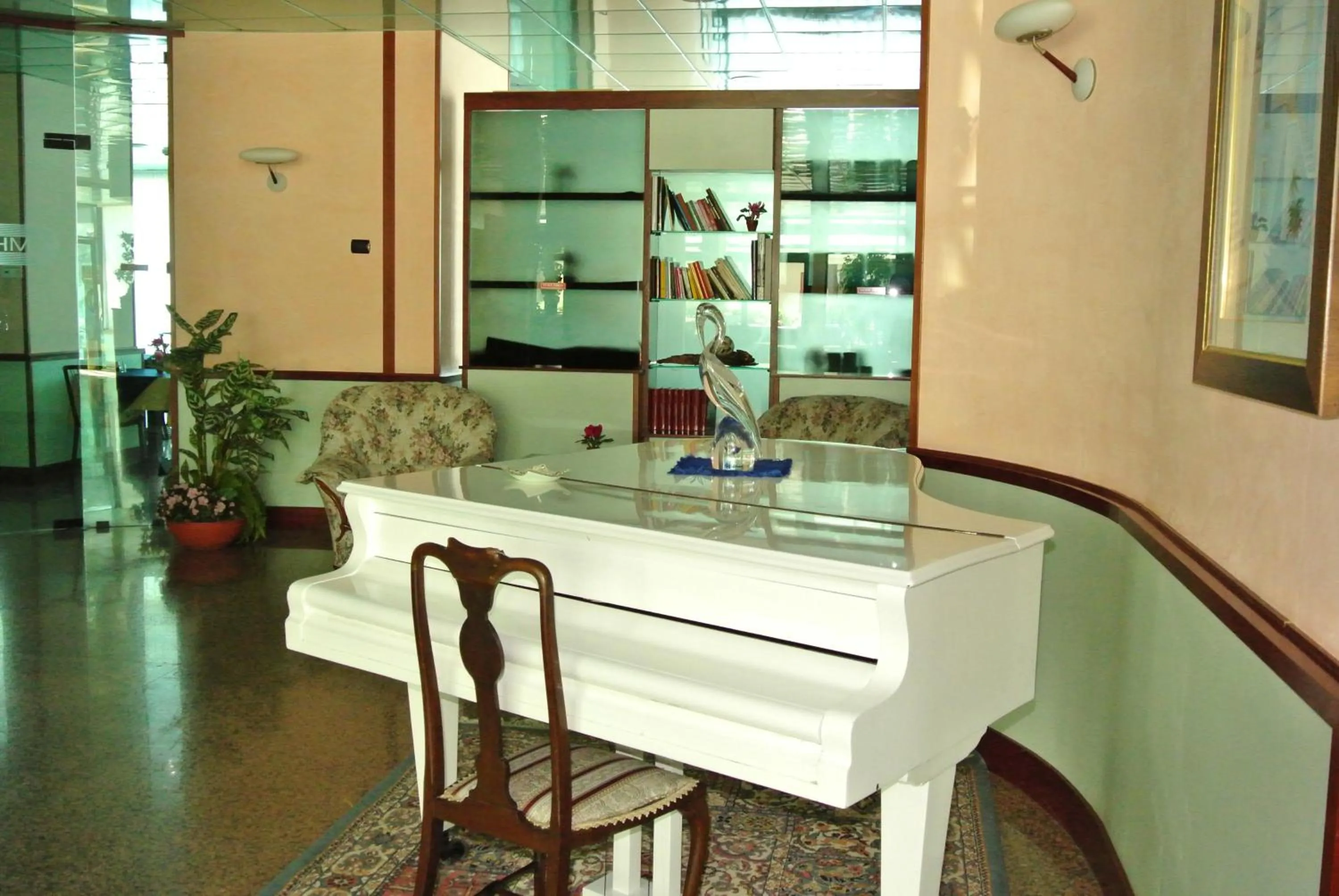 Evening entertainment in Hotel Mirage