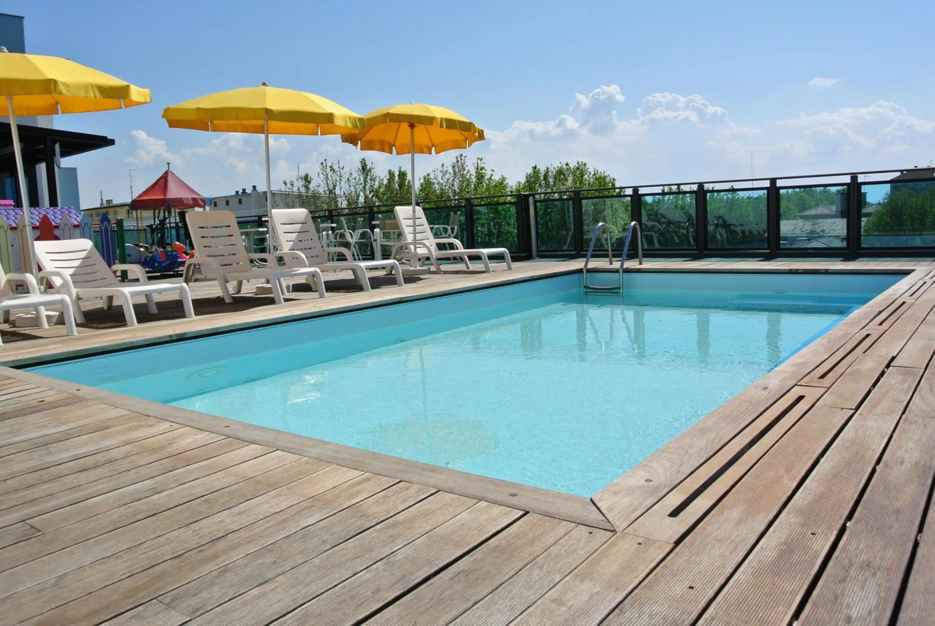 Swimming pool in Hotel Mirage