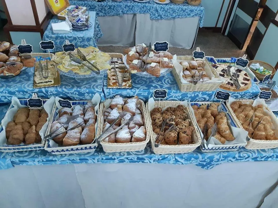 Food and drinks in Hotel Mirage