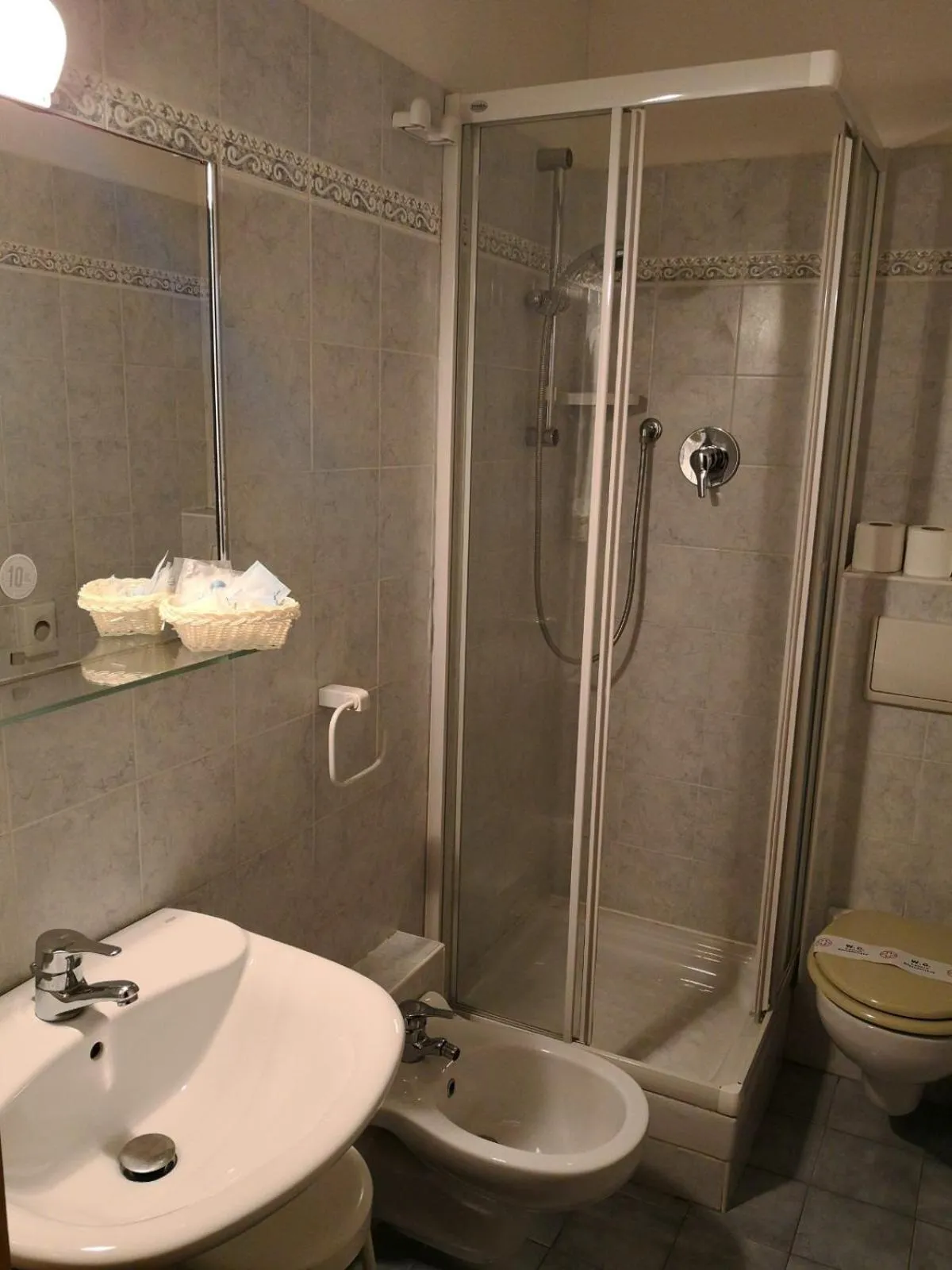 Shower in Hotel Mirage