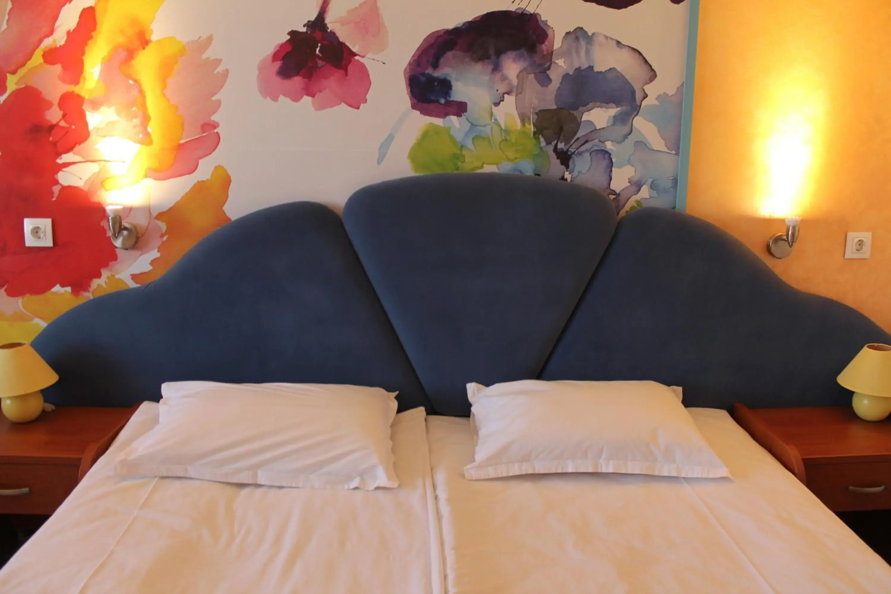 Triple Room in Elegant Hotel Triple Room in Elegant Hotel