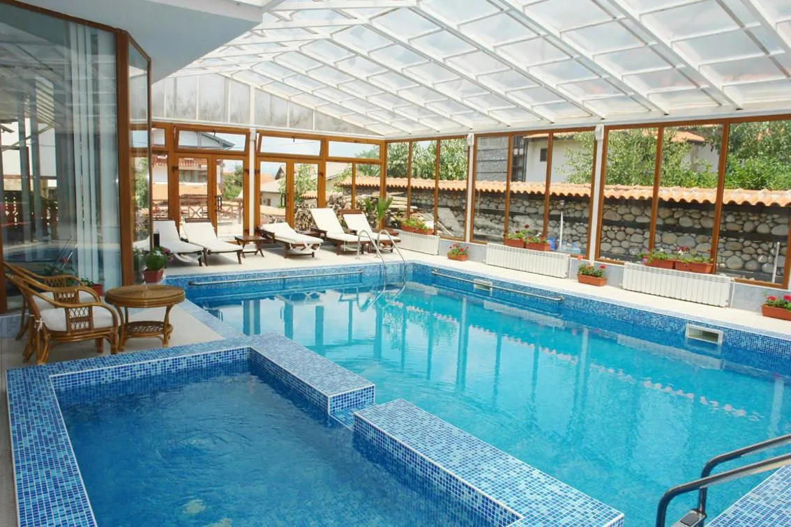 Swimming pool in Elegant Hotel