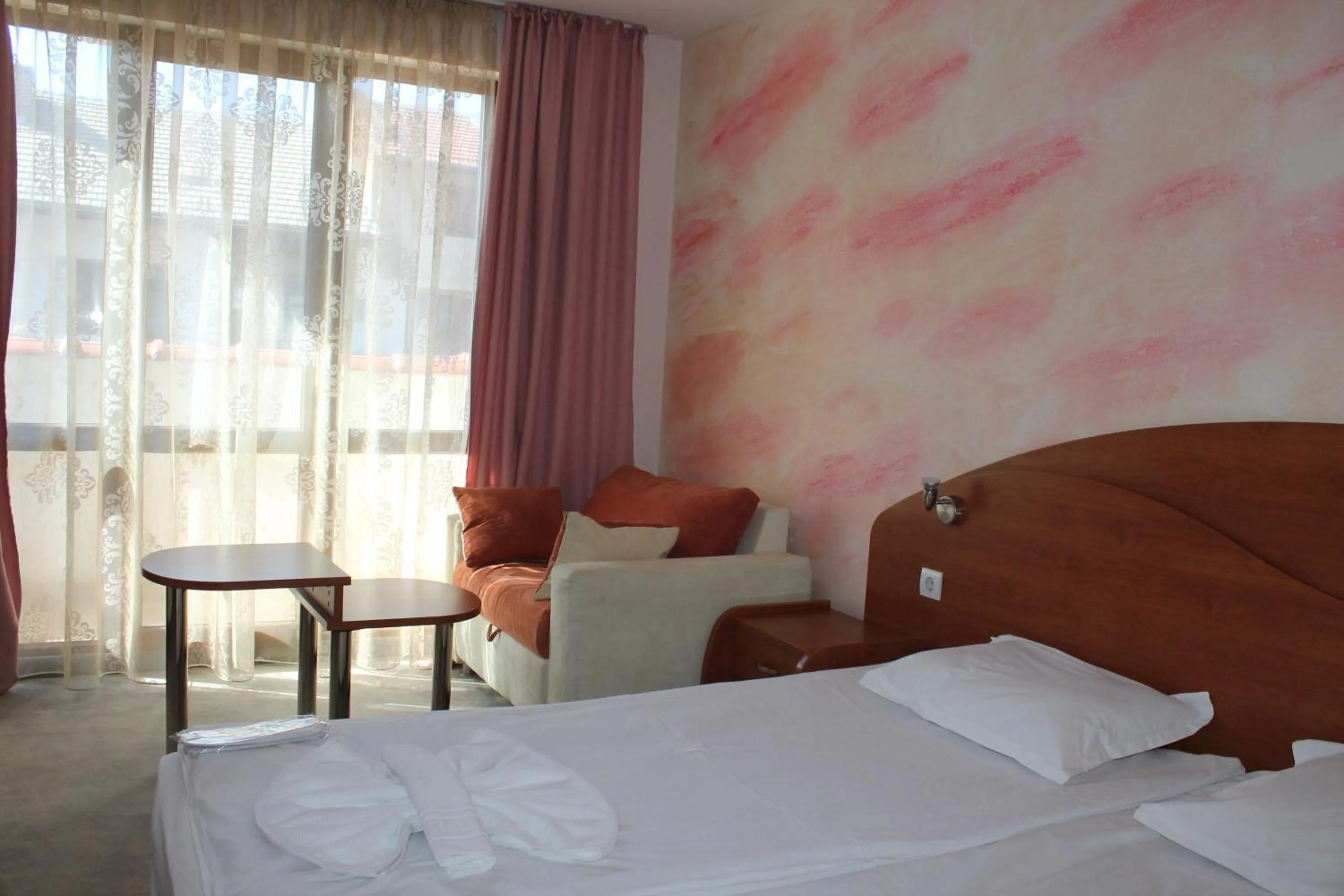 Photo of the whole room in Elegant Hotel