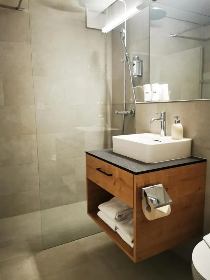 Shower in Seemöwe Swiss Quality Hotel