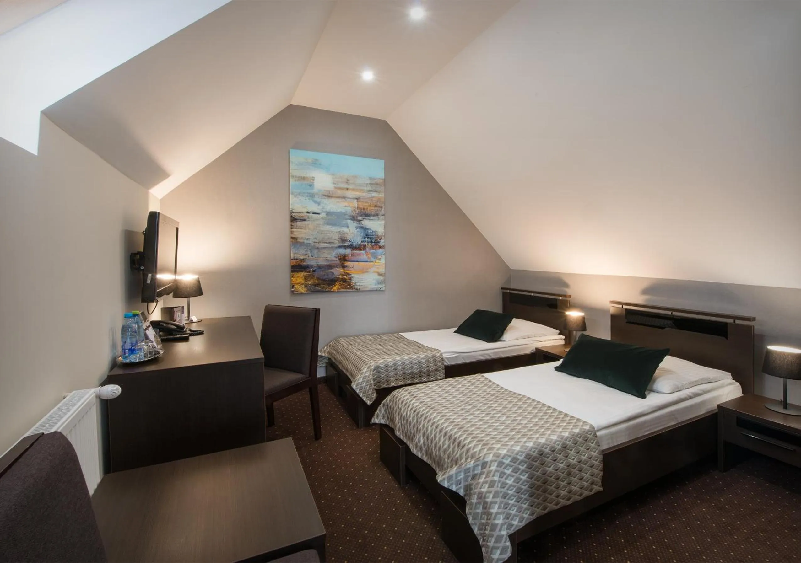 Photo of the whole room, Bed in Hotel Capitol