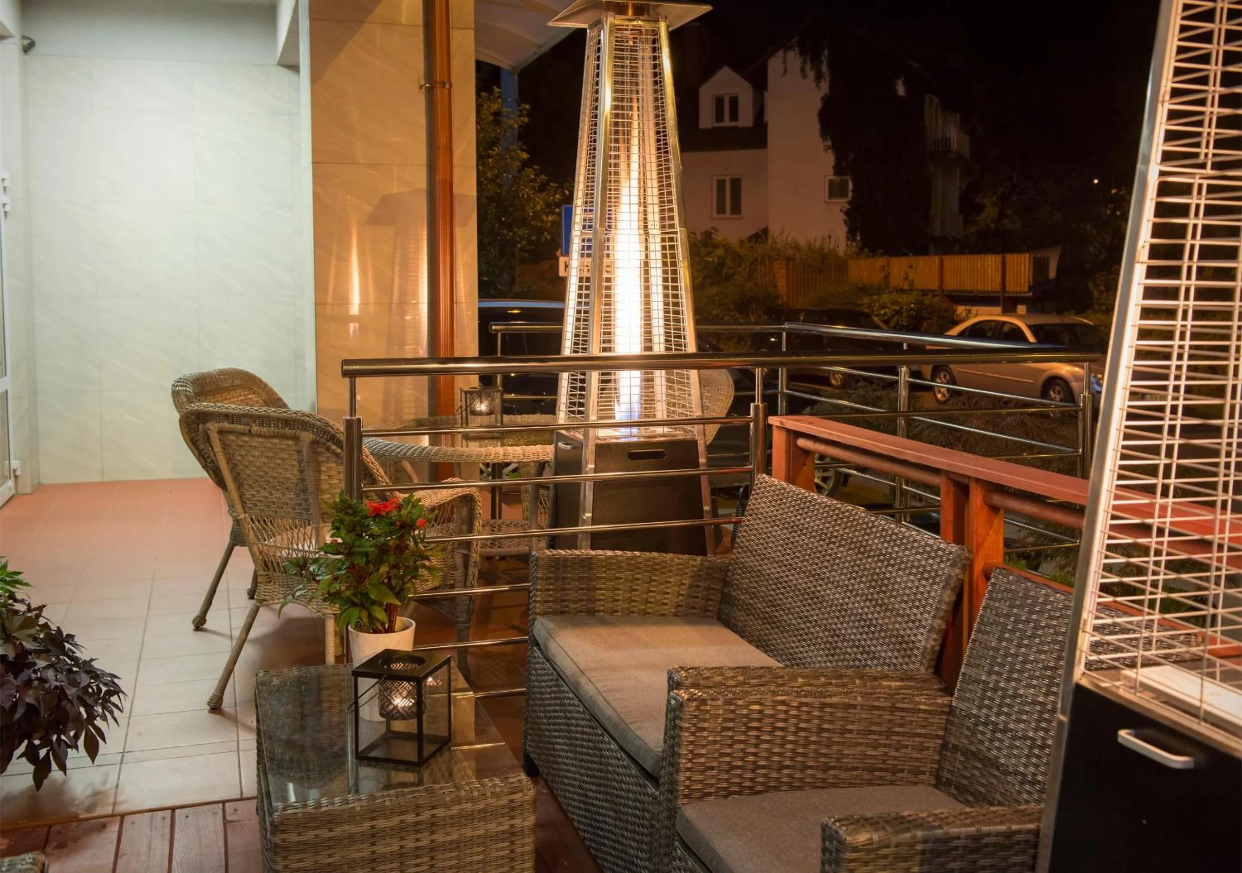 Restaurant/places to eat in Hotel Capitol