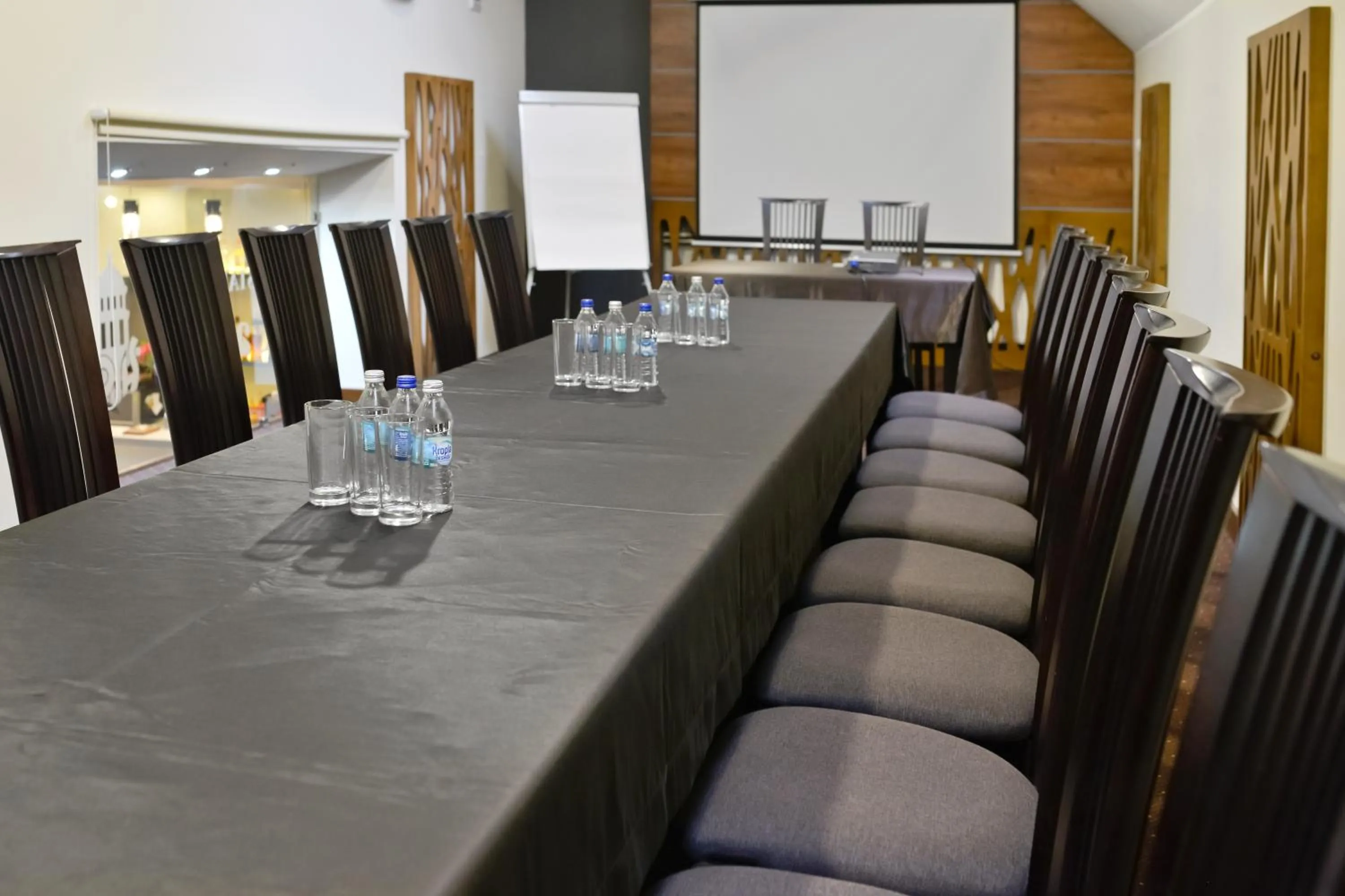 Business facilities in Hotel Capitol