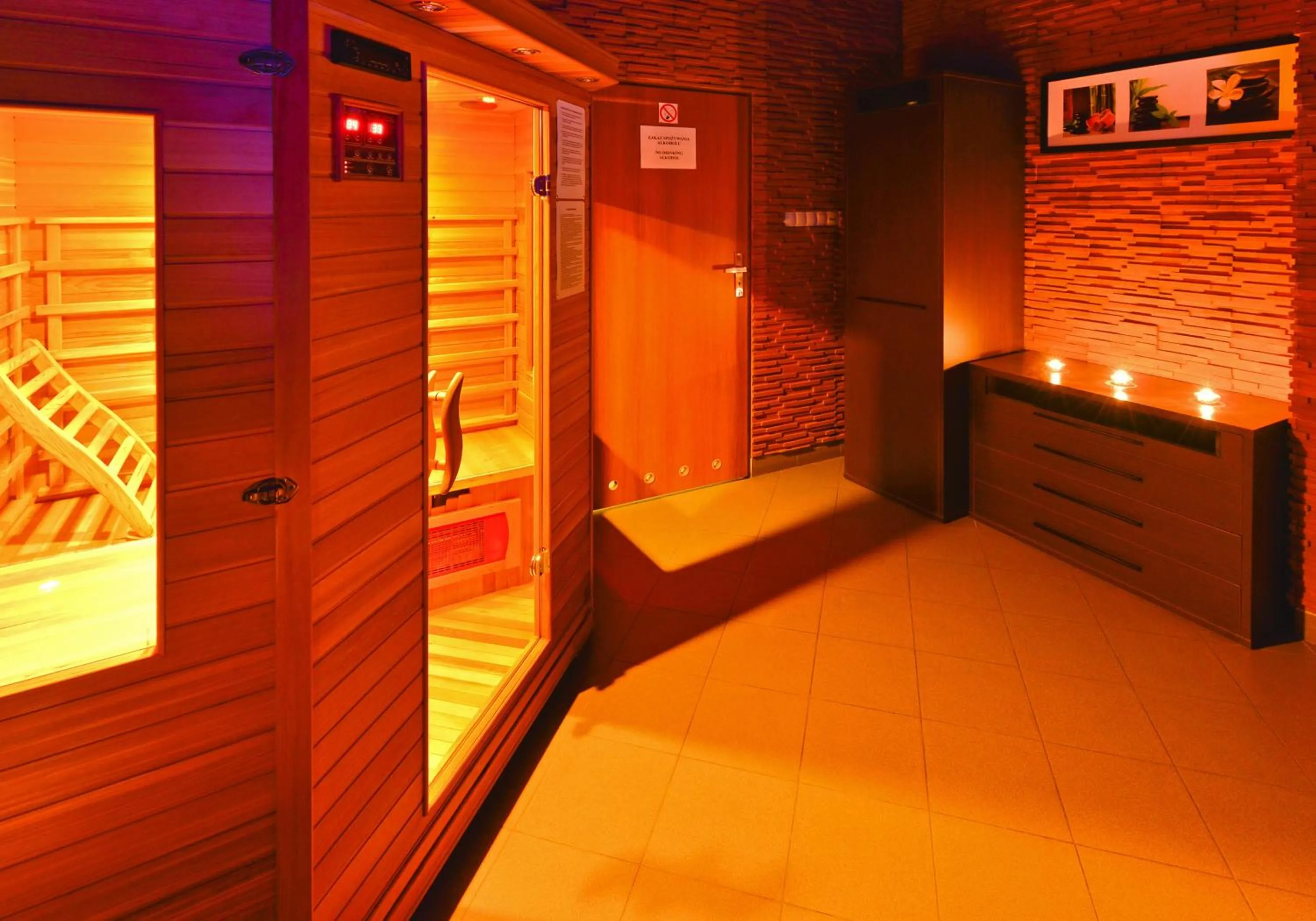 Sauna, Bed in Hotel Capitol