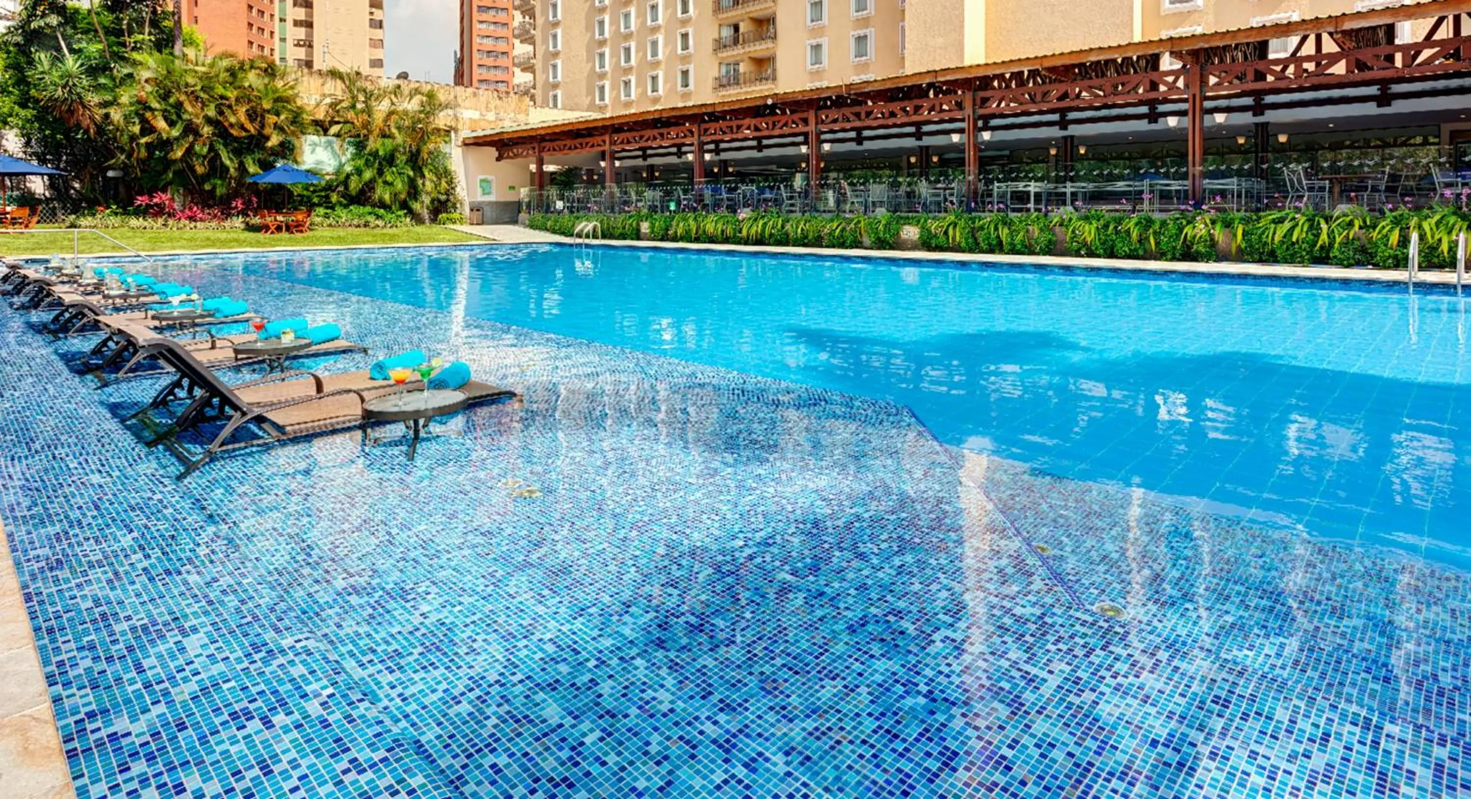 Swimming pool in Hotel Intercontinental Cali by IHG