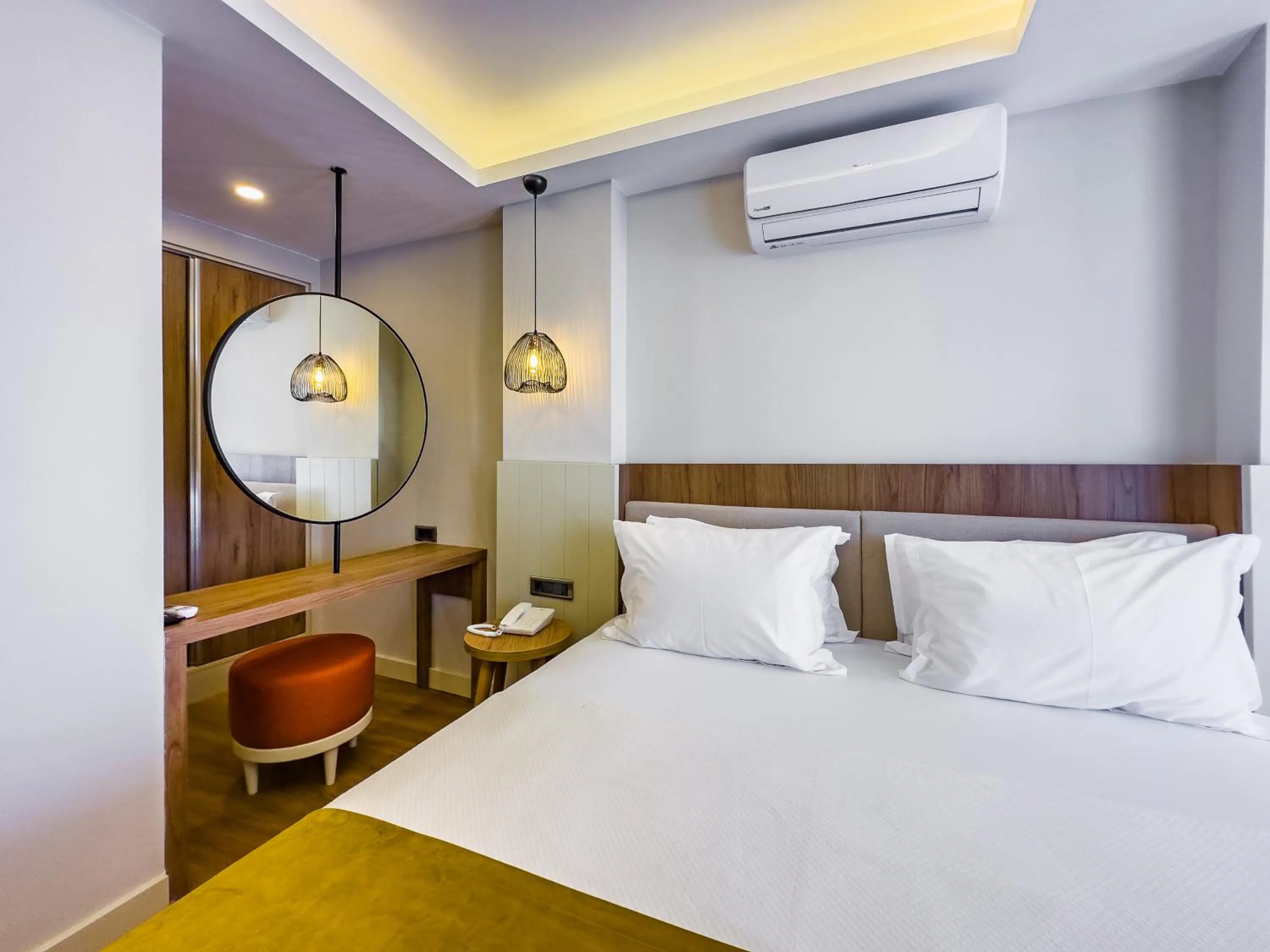 air conditioner, Bed in Dedeoğlu Port Hotel